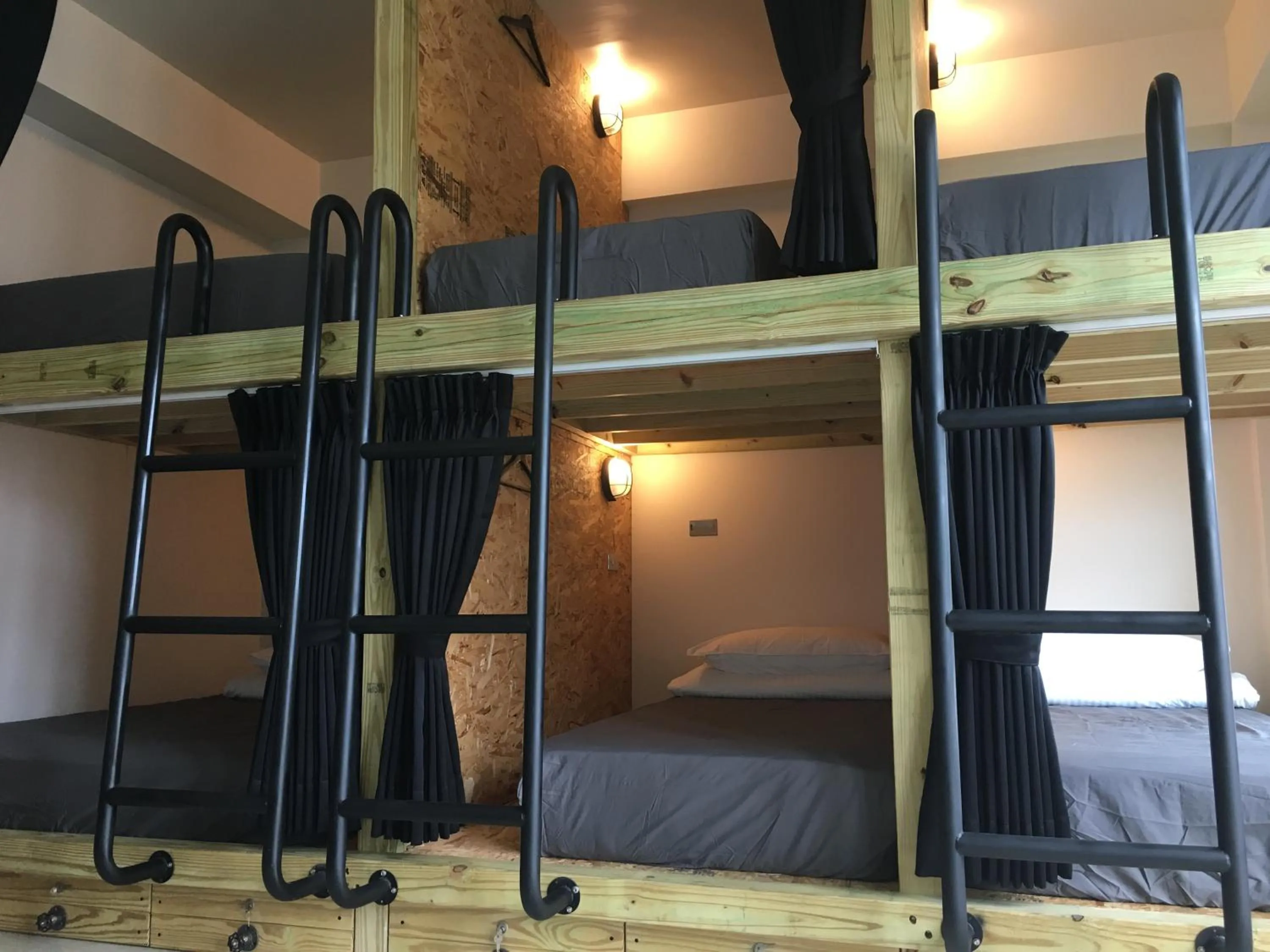 bunk bed, Bed in Wave backpackers