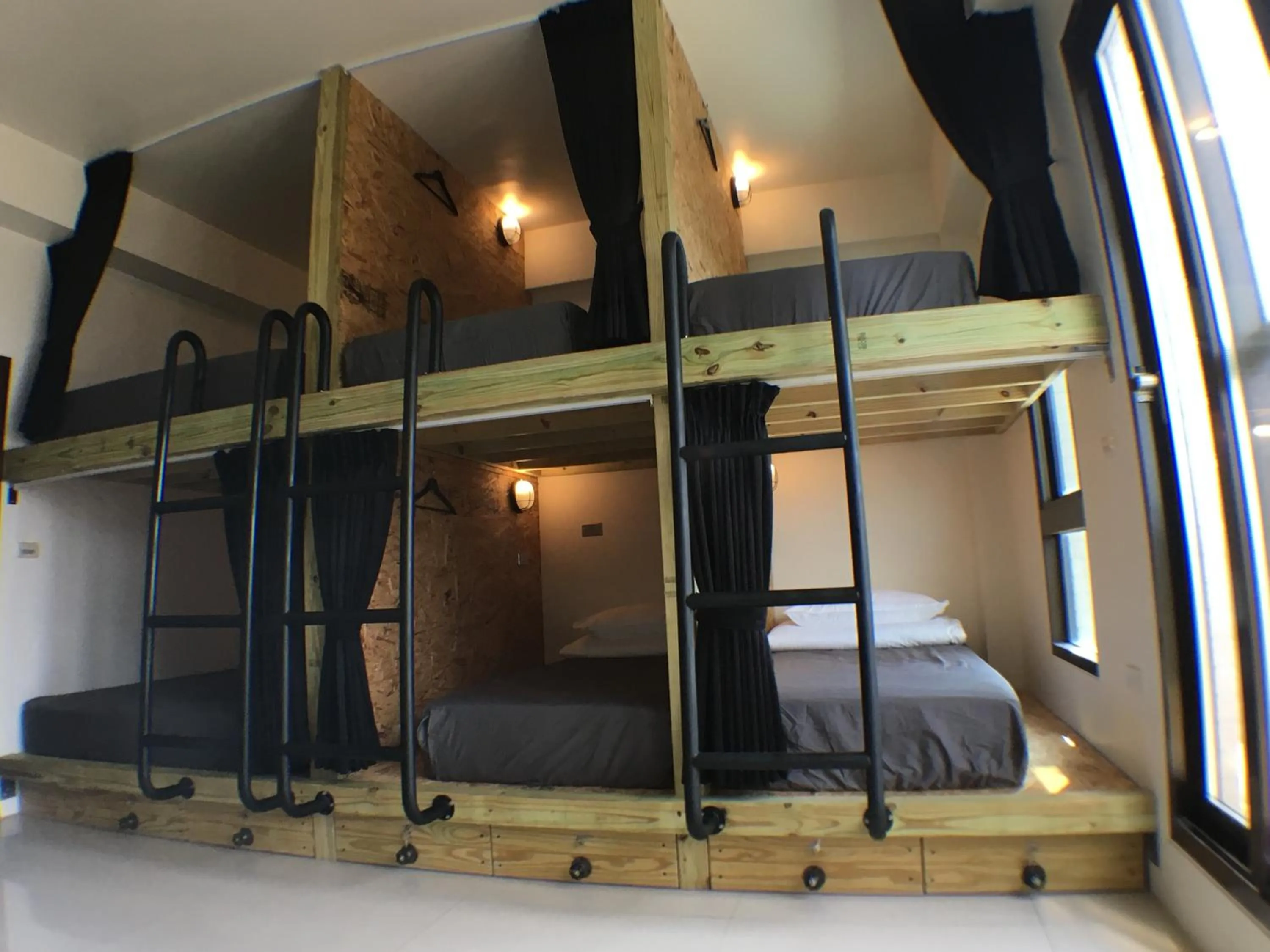 bunk bed, Bed in Wave backpackers