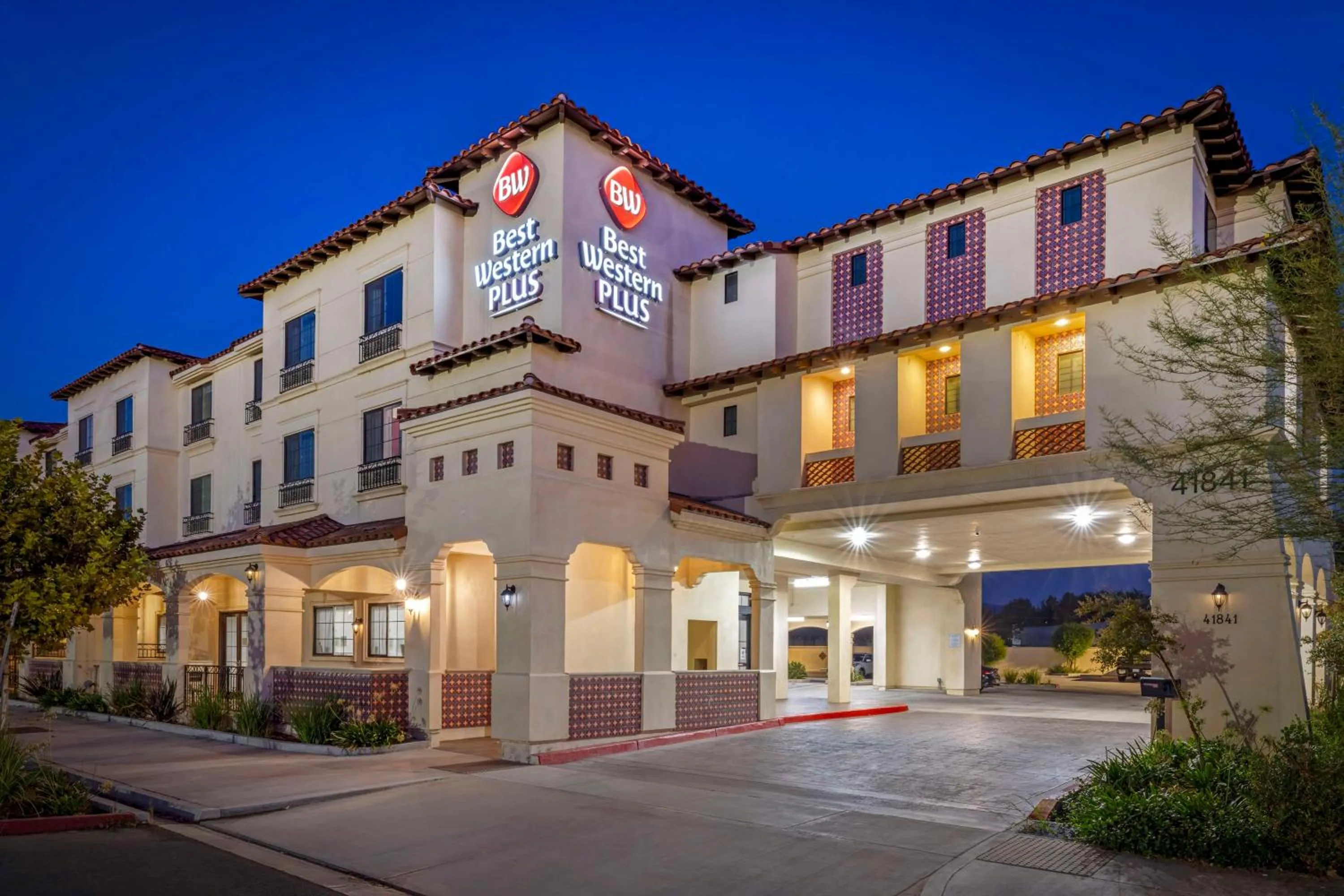 Property building in Best Western Plus Temecula Wine Country Hotel & Suites