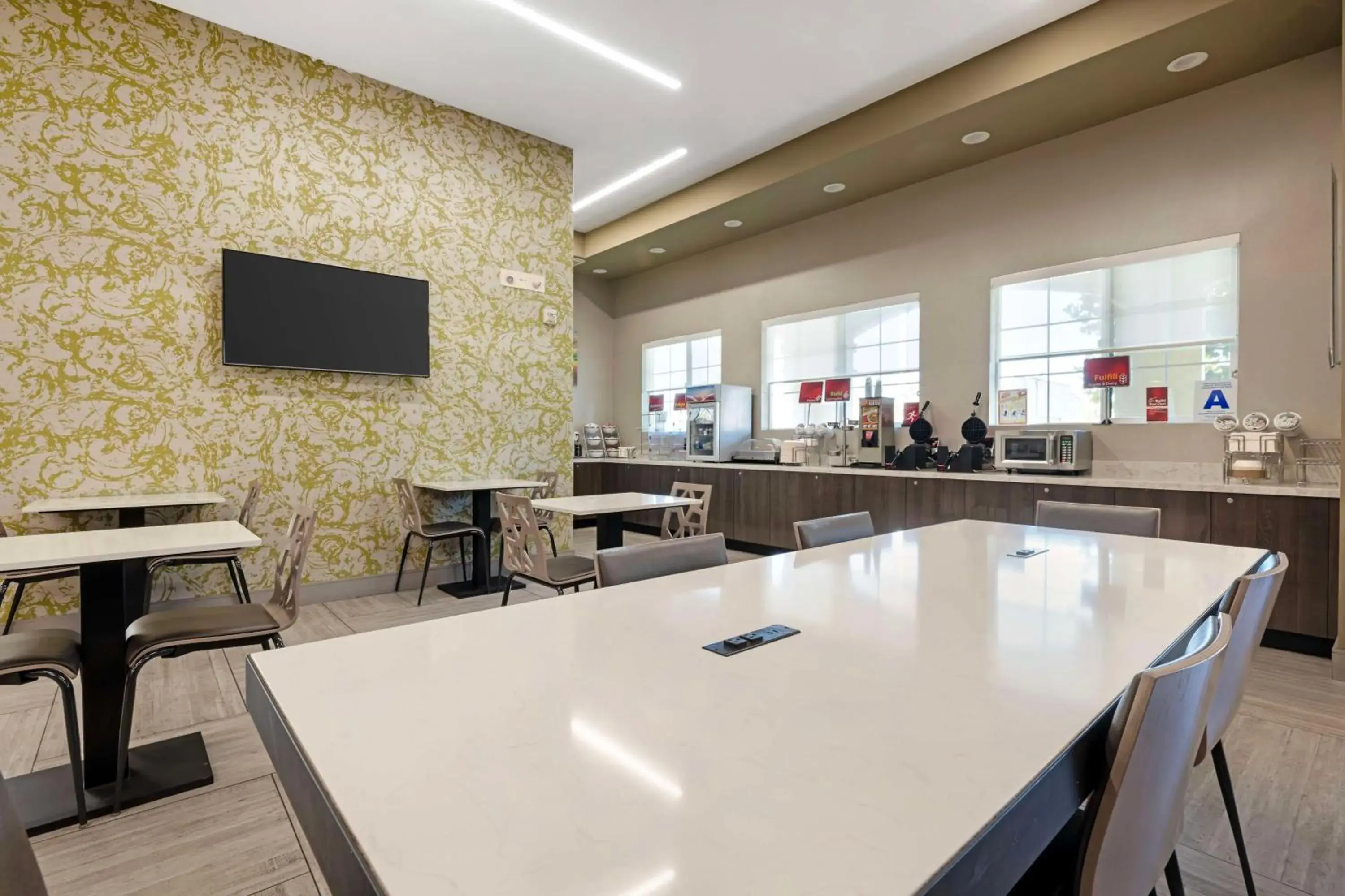 Breakfast in Best Western Plus Temecula Wine Country Hotel & Suites Breakfast in Best Western Plus Temecula Wine Country Hotel & Suites