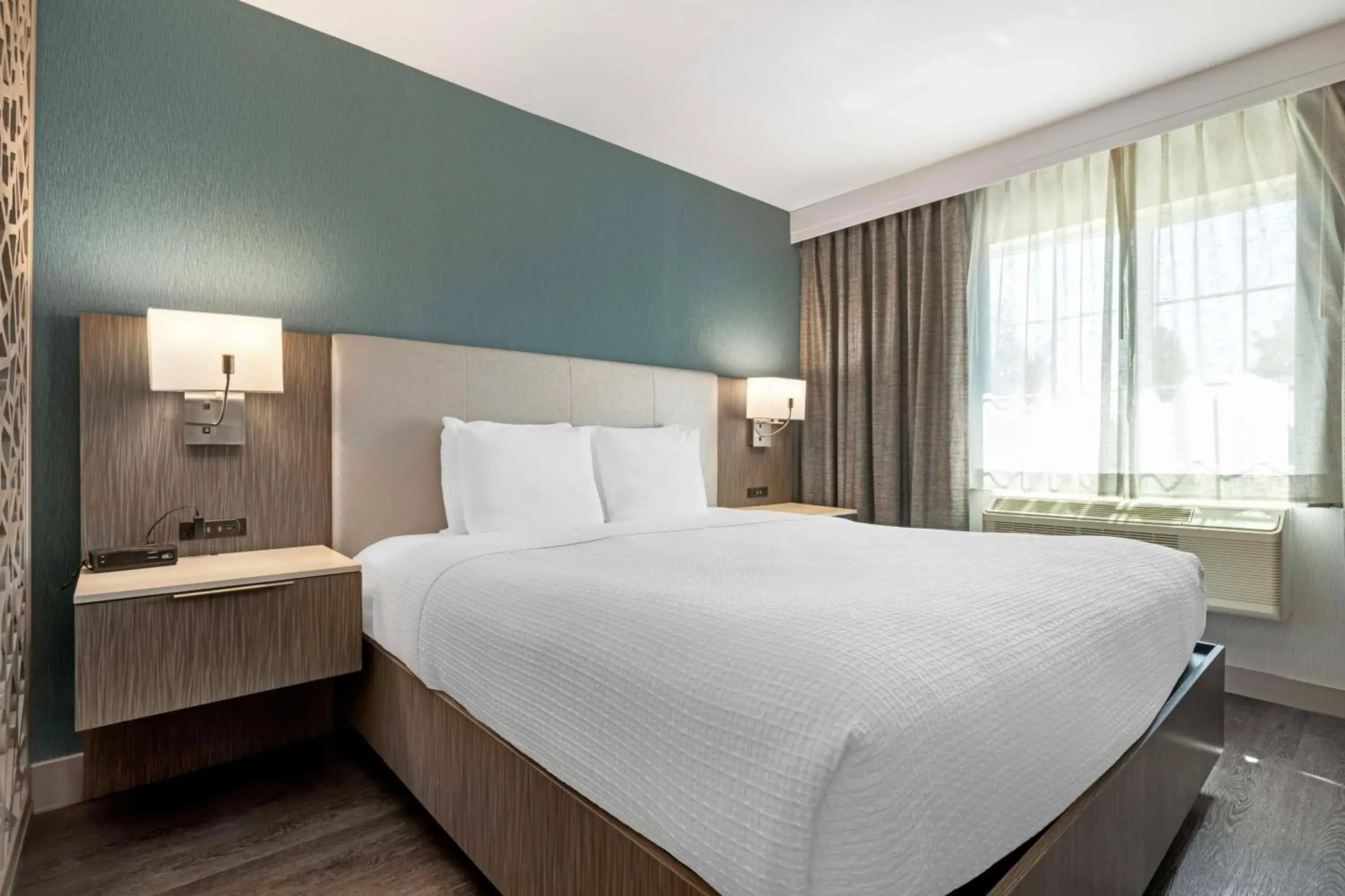 Bedroom, Bed in Best Western Plus Temecula Wine Country Hotel & Suites Bedroom, Bed in Best Western Plus Temecula Wine Country Hotel & Suites