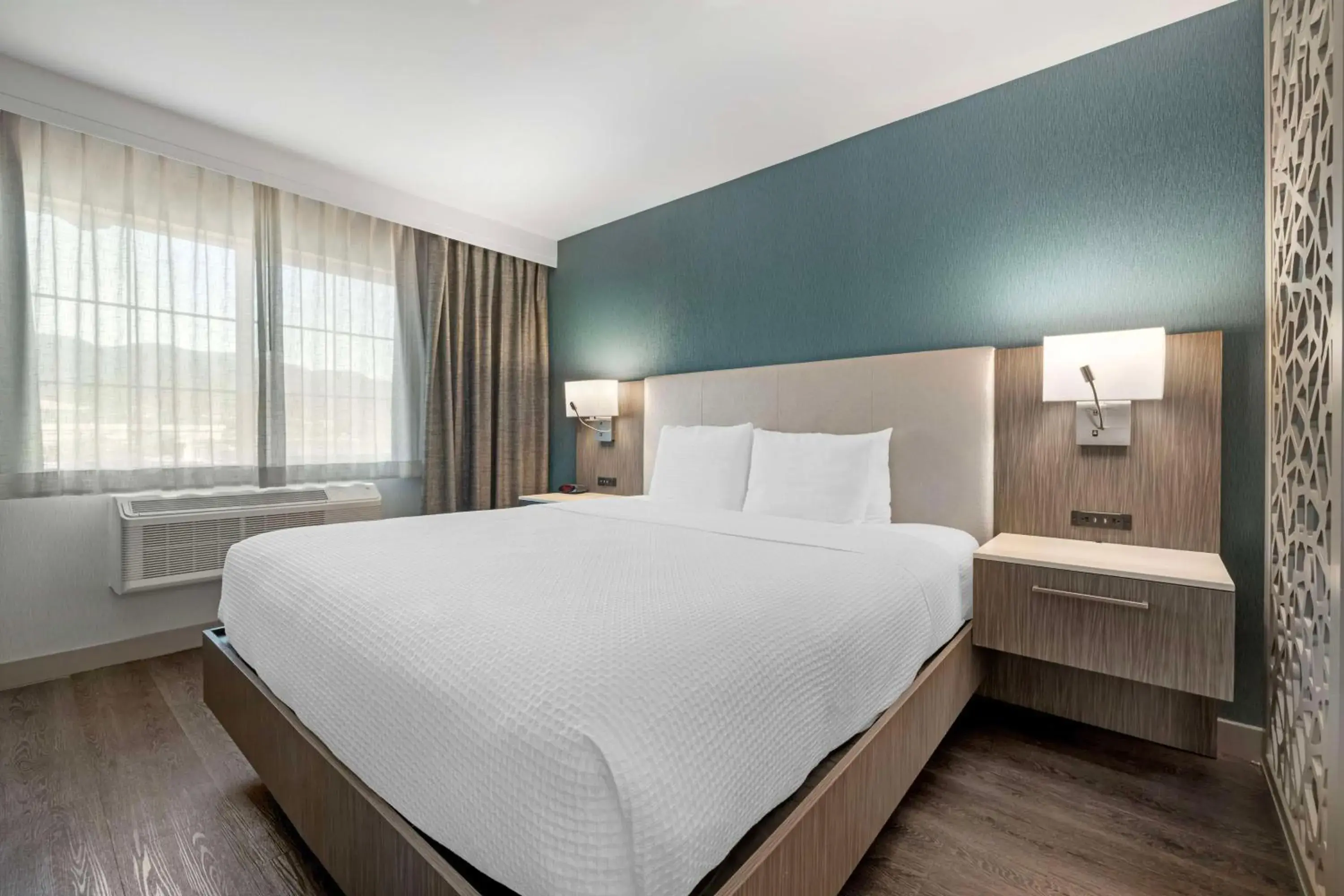 Bedroom, Bed in Best Western Plus Temecula Wine Country Hotel & Suites Bedroom, Bed in Best Western Plus Temecula Wine Country Hotel & Suites