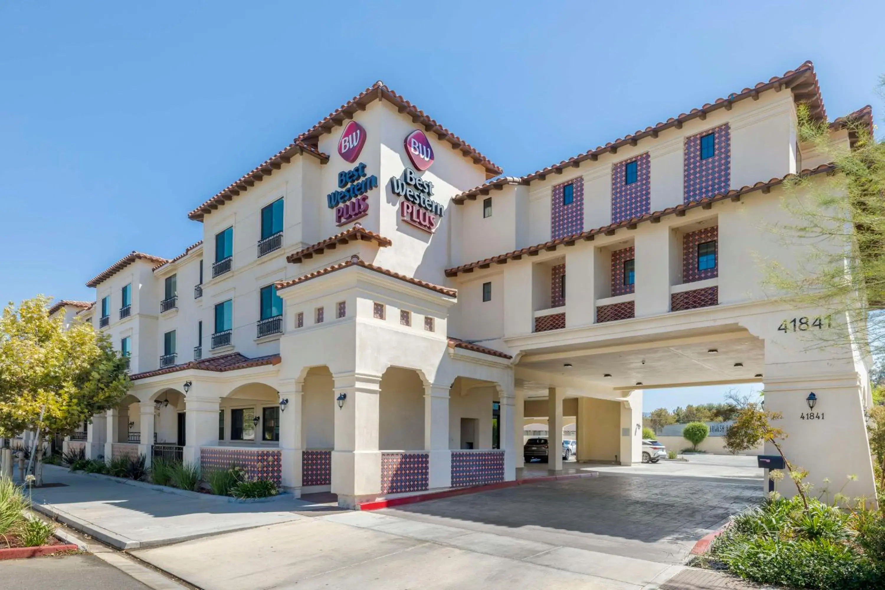 Property building in Best Western Plus Temecula Wine Country Hotel & Suites Property building in Best Western Plus Temecula Wine Country Hotel & Suites