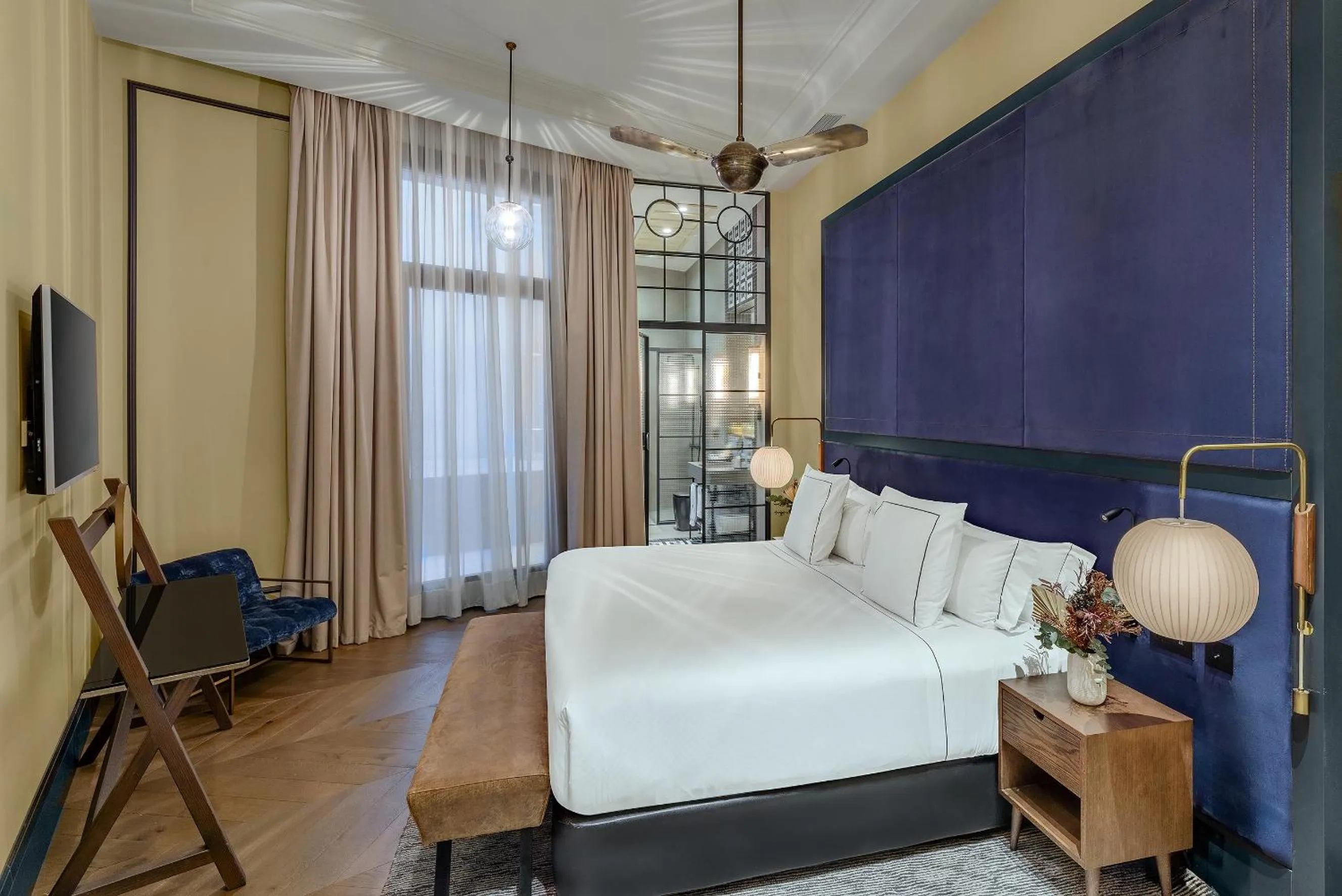 Bed in CoolRooms Palacio de Atocha