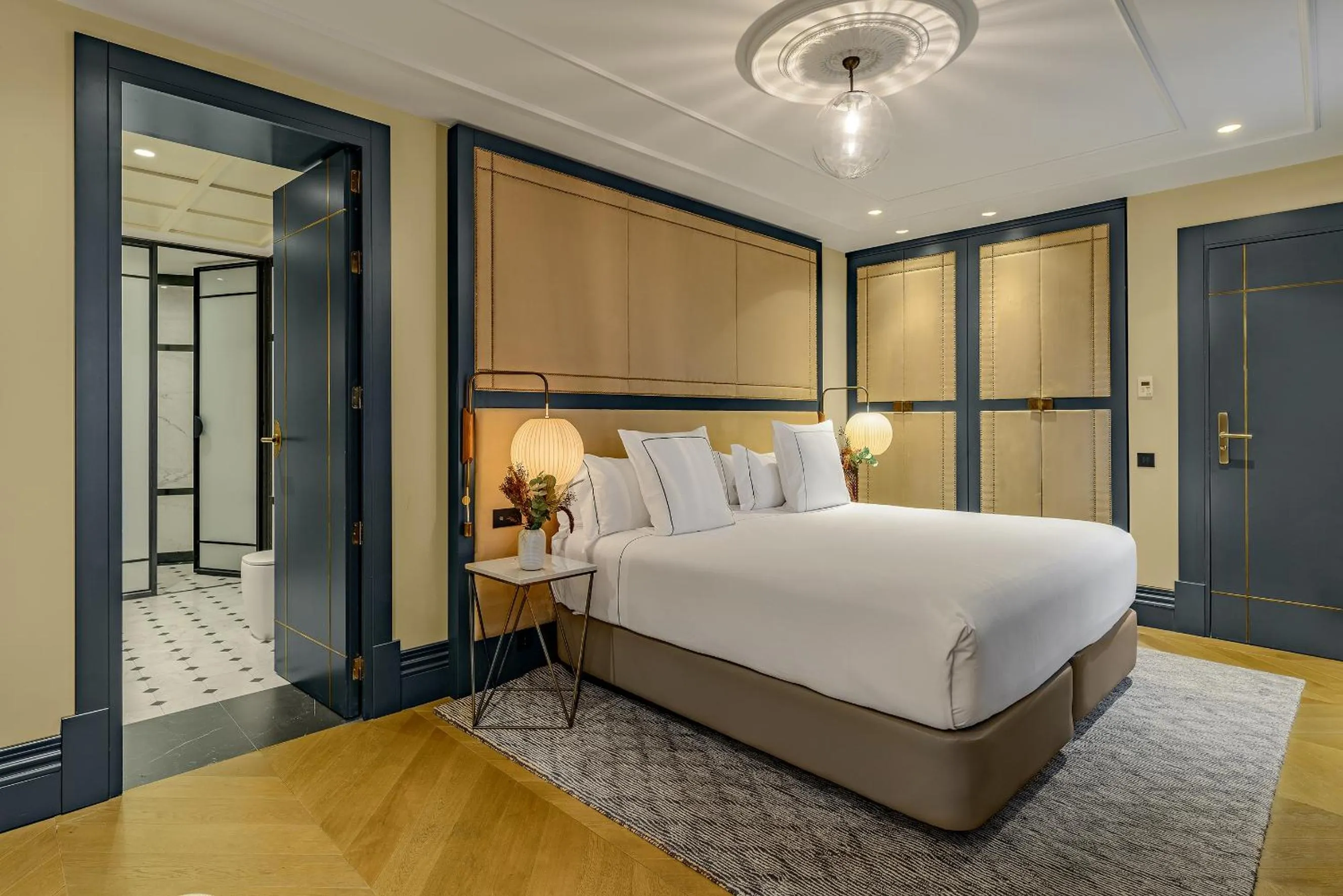 Bed in CoolRooms Palacio de Atocha