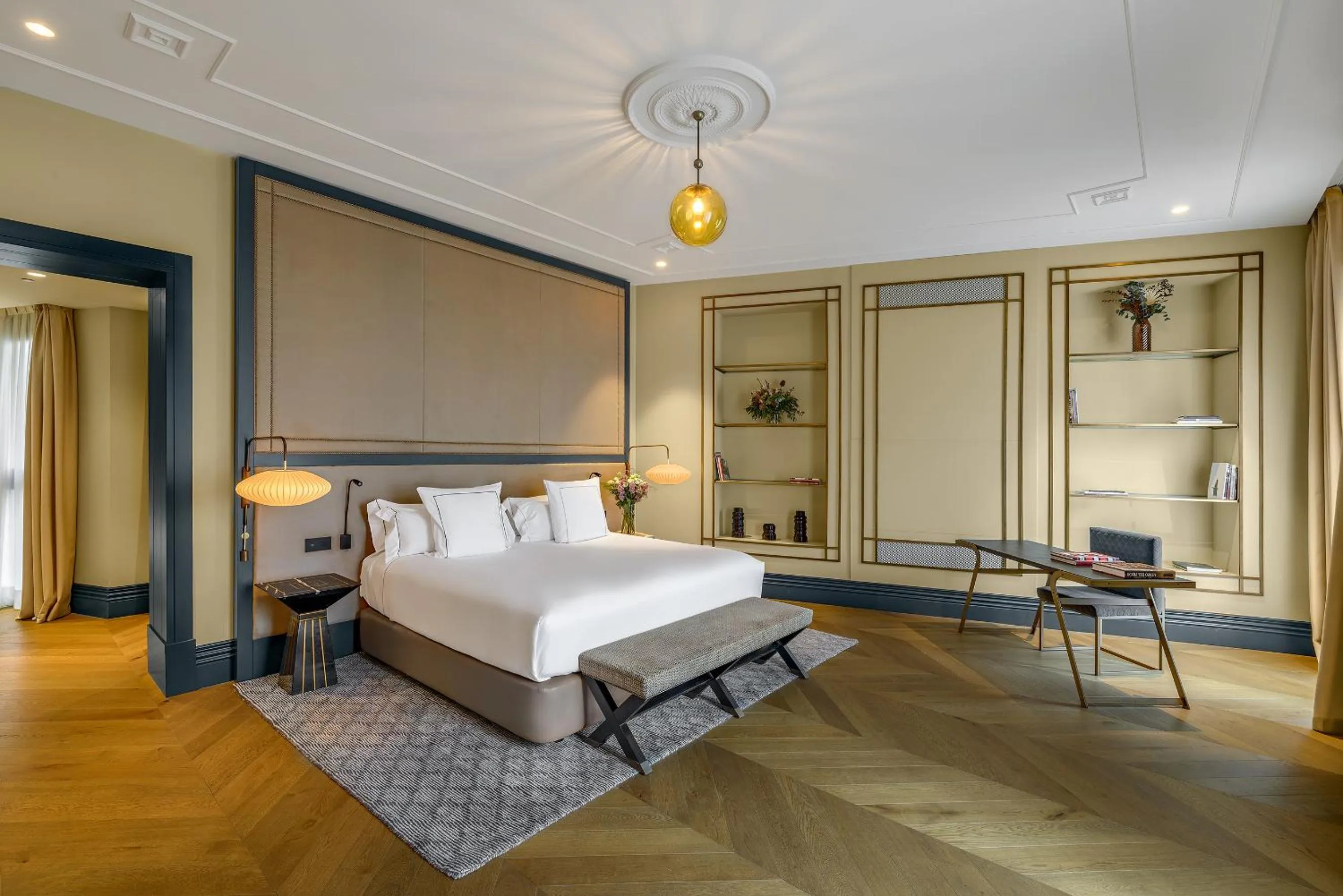 Bed in CoolRooms Palacio de Atocha