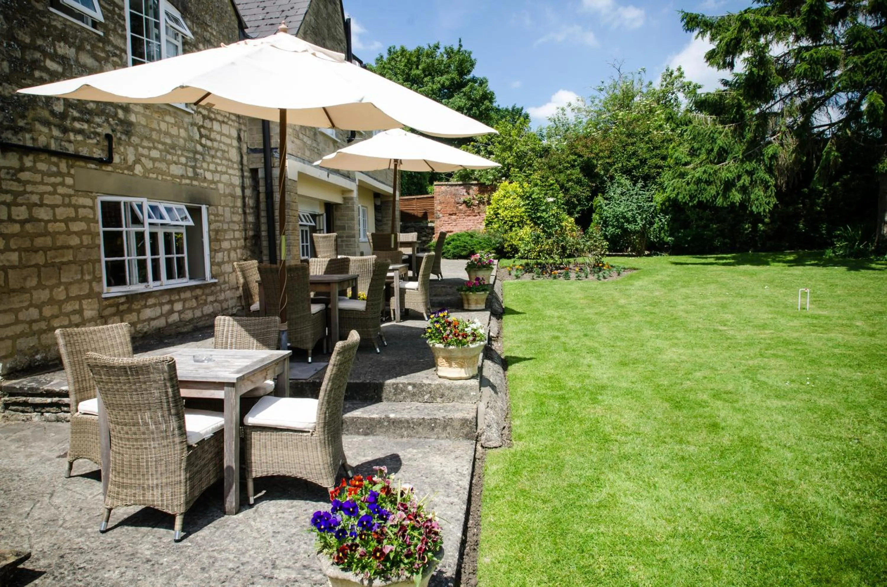 Restaurant/places to eat in Pettifers Freehouse Hotel