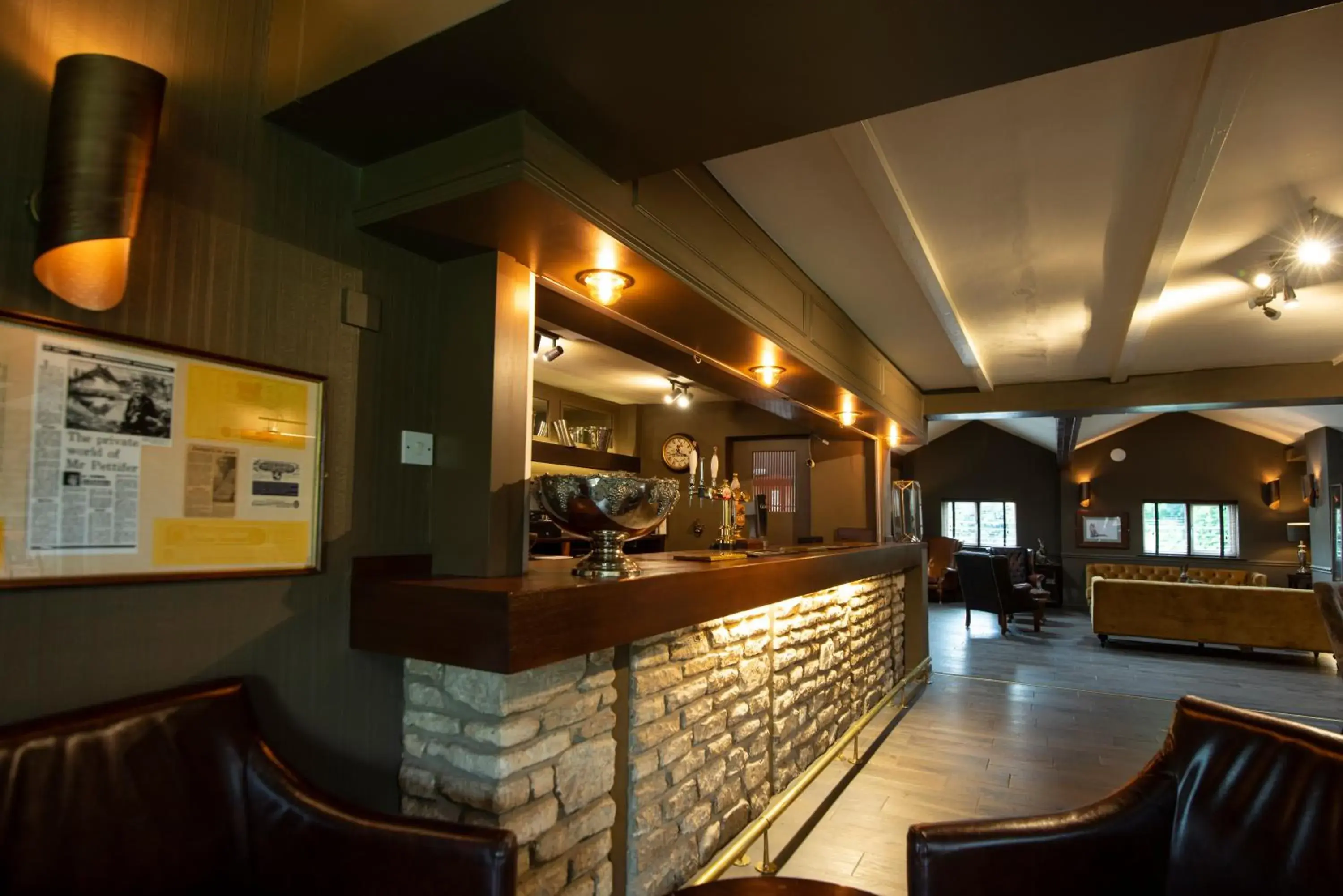 Lounge or bar in Pettifers Freehouse Hotel