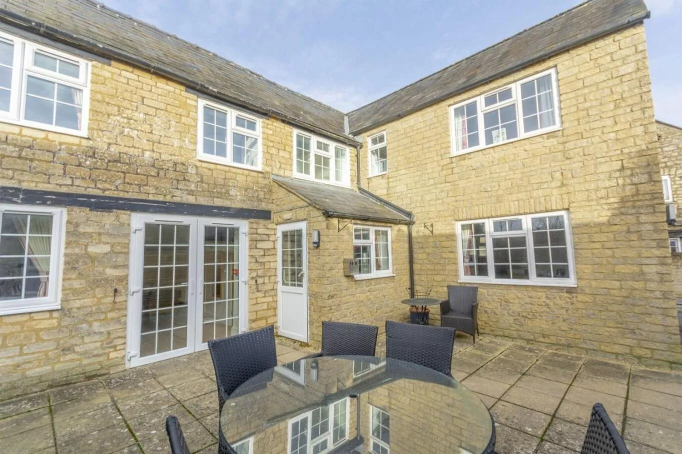 Property building in Pettifers Freehouse Hotel