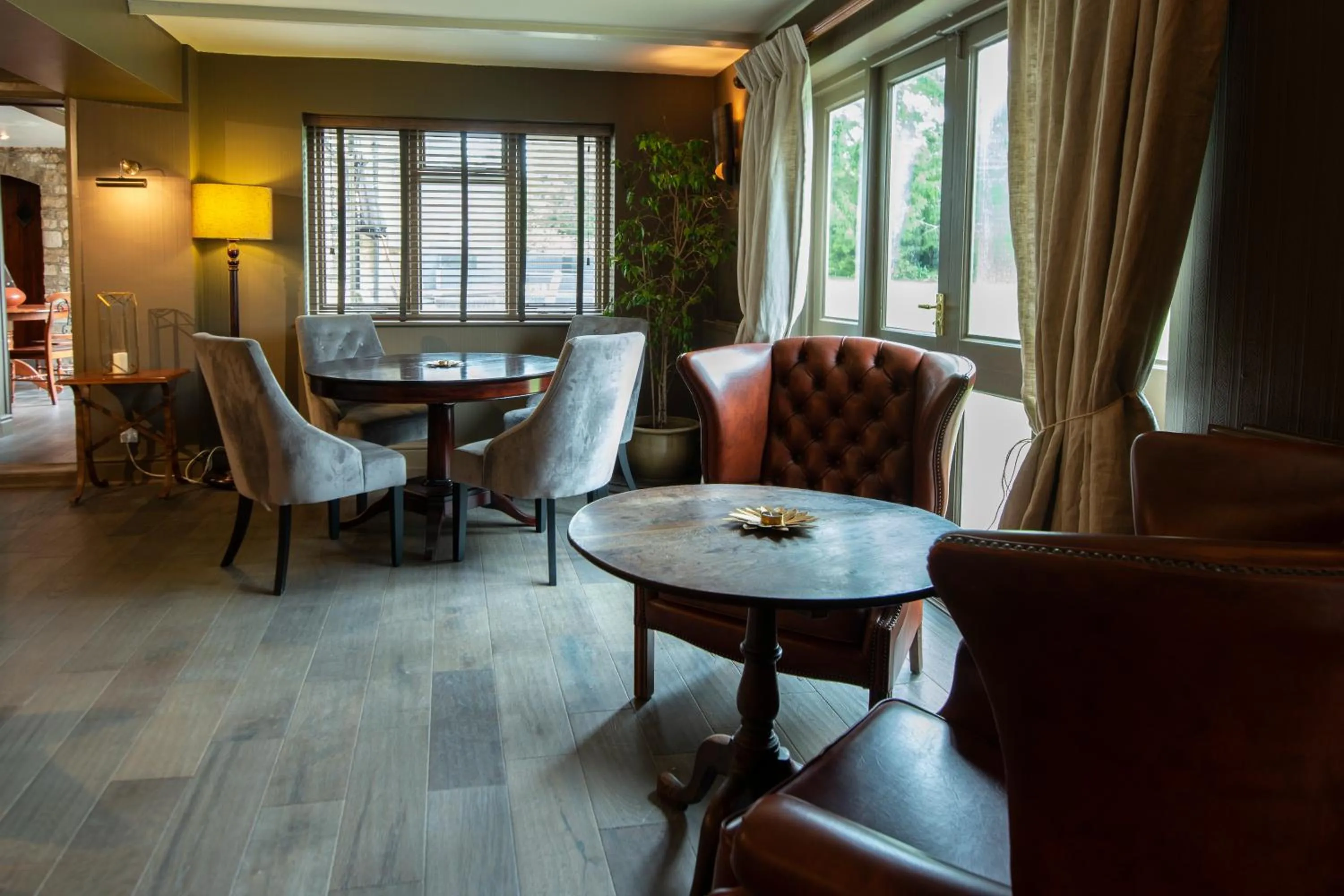 Lounge or bar in Pettifers Freehouse Hotel