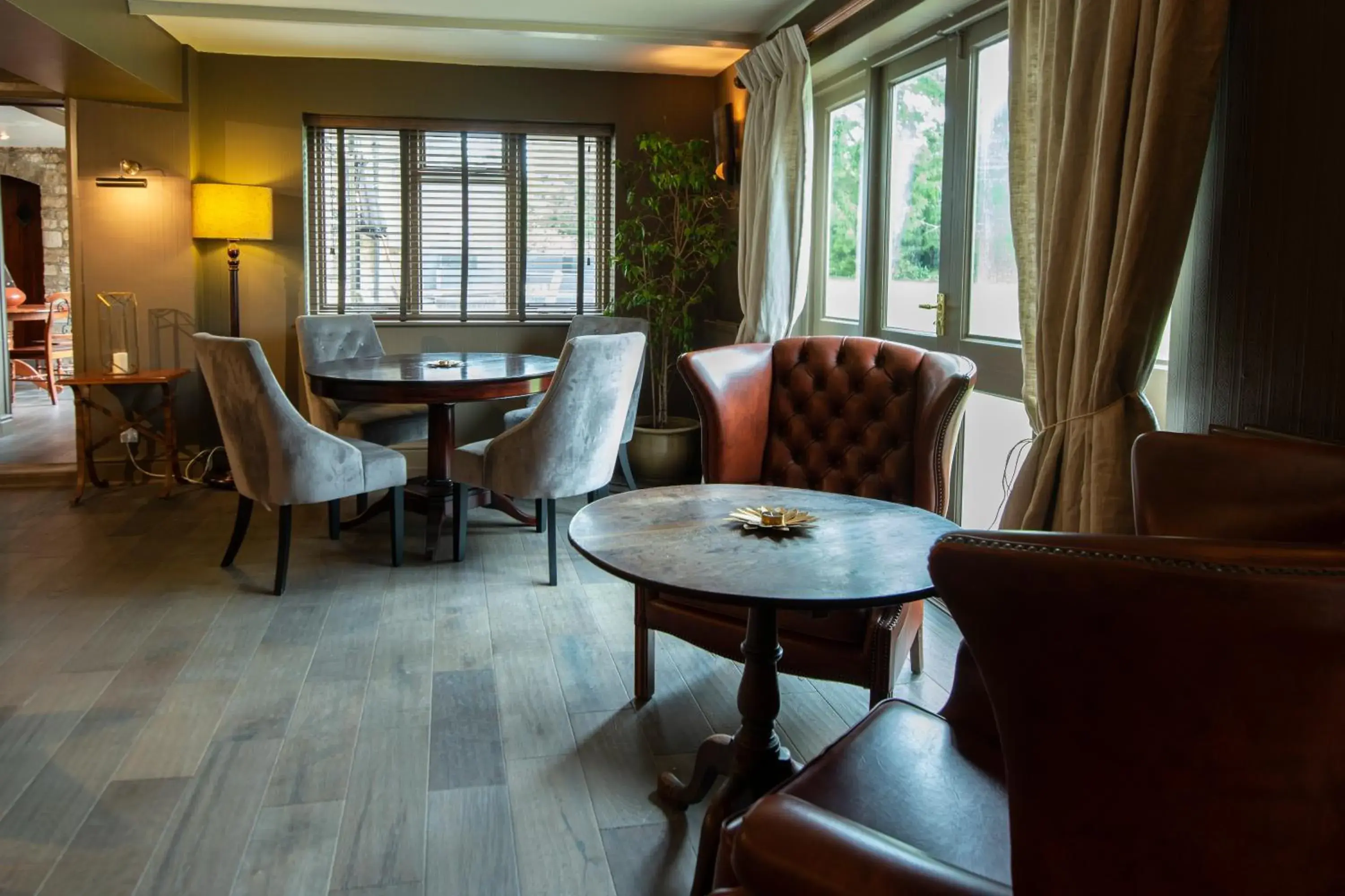 Lounge or bar, Seating Area in Pettifers Freehouse Hotel