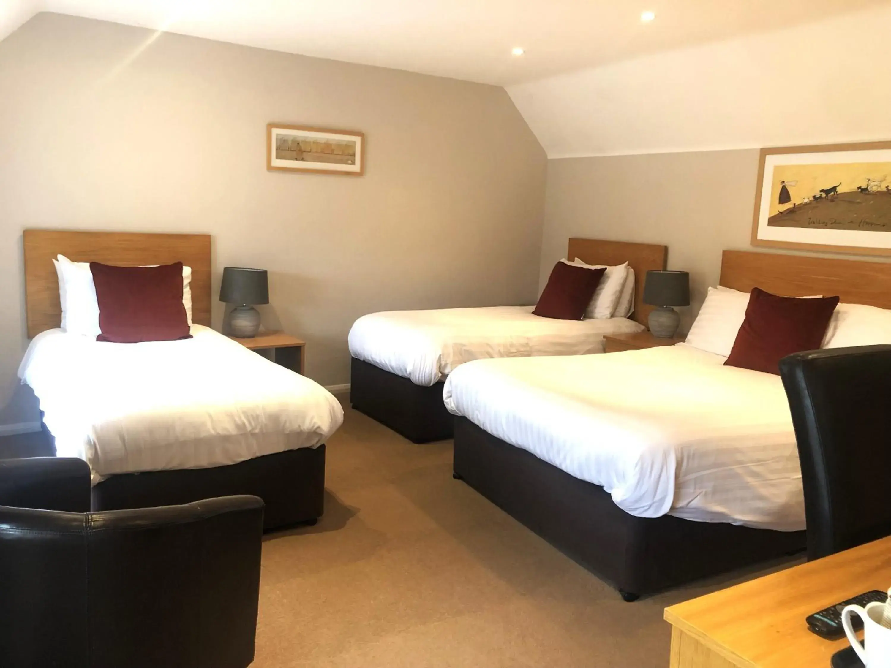 Property building, Bed in Pettifers Freehouse Hotel