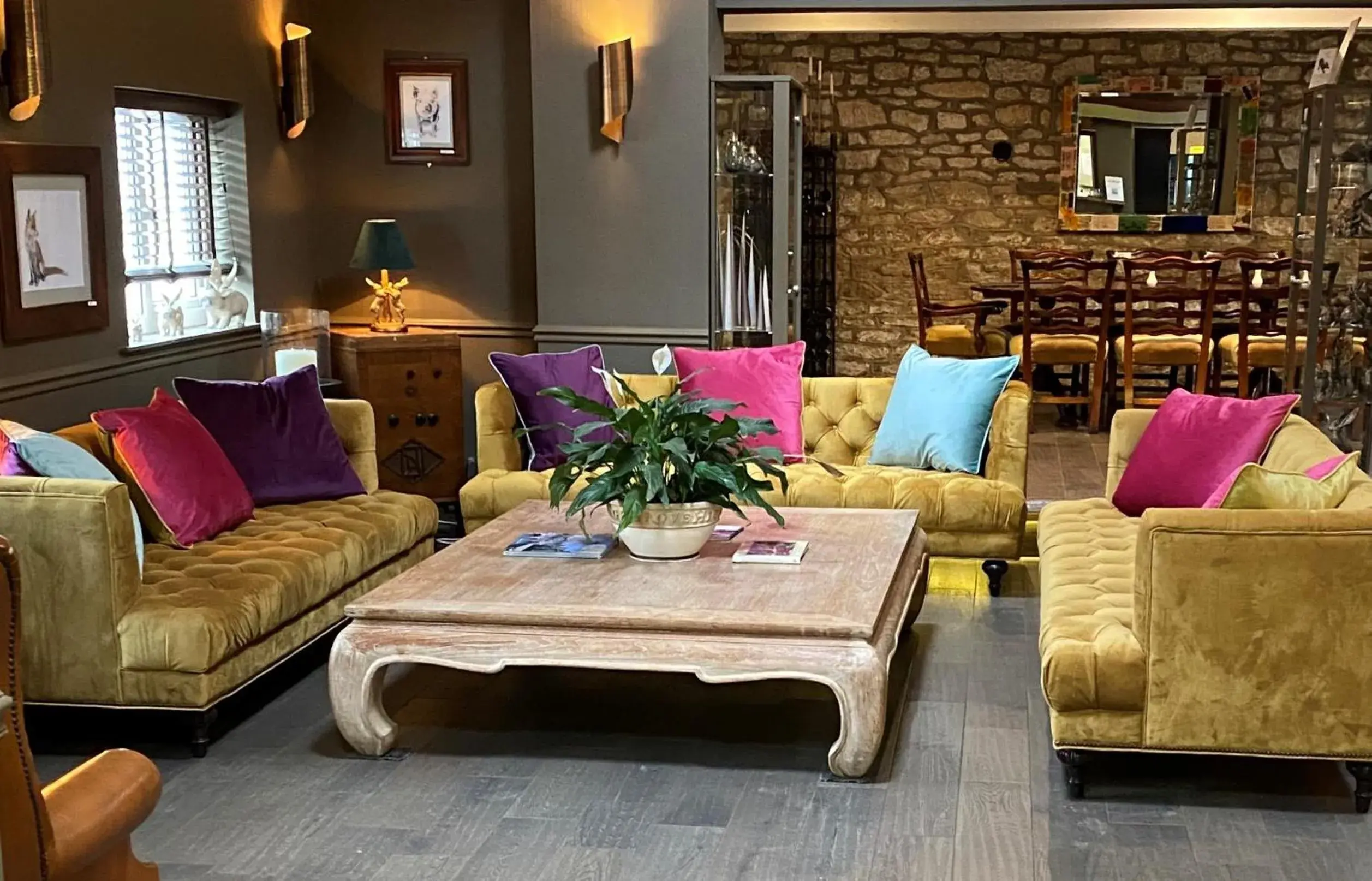 Lounge or bar, Seating Area in Pettifers Freehouse Hotel