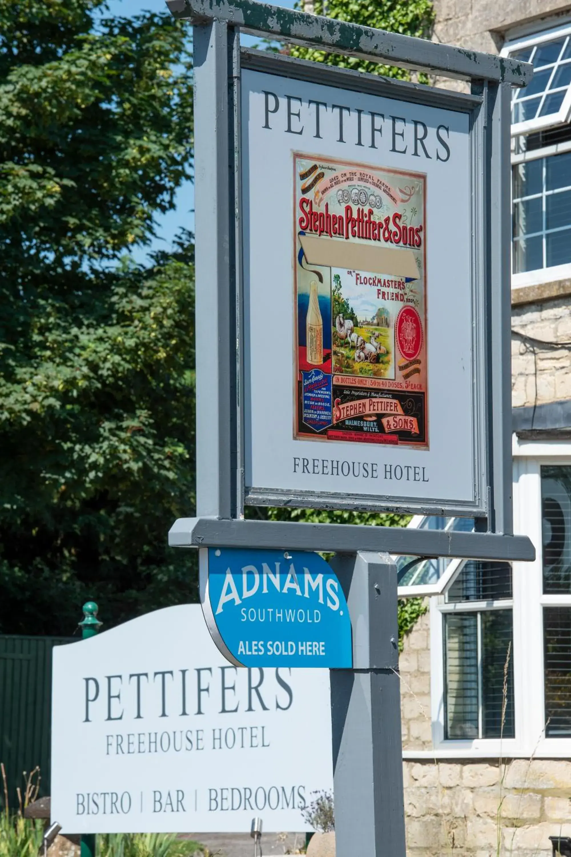 Property building, Property Logo/Sign in Pettifers Freehouse Hotel