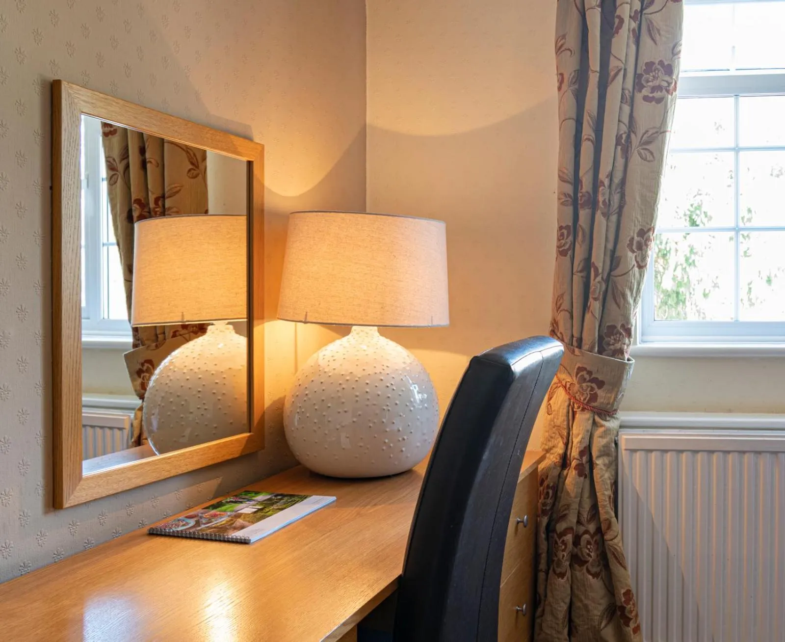 Bedroom in Pettifers Freehouse Hotel