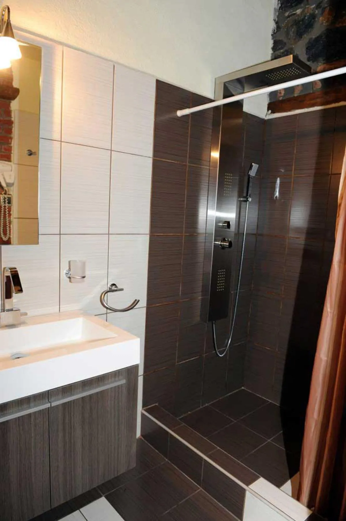 Bathroom in Petrogonima