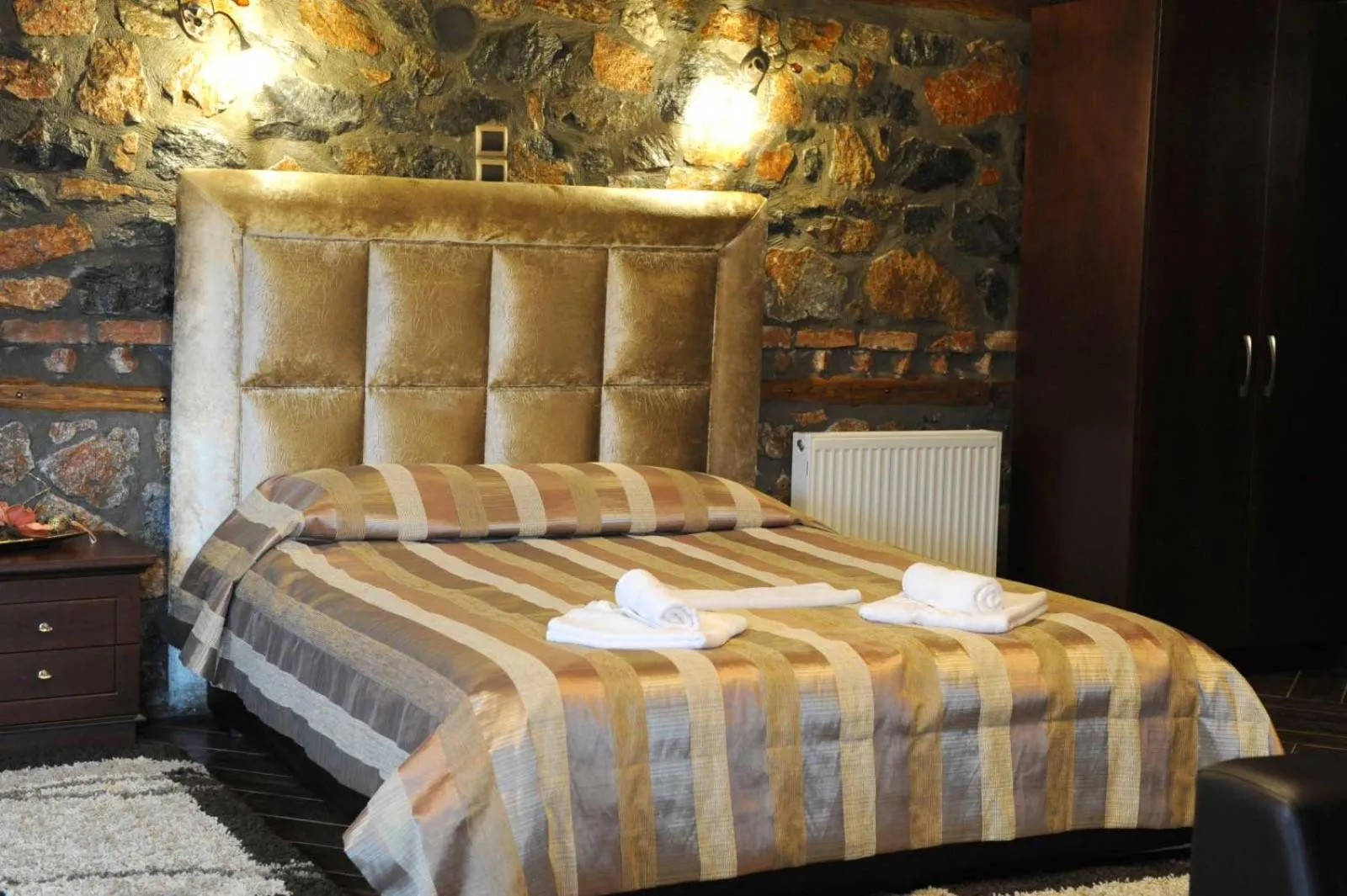 Bed in Petrogonima