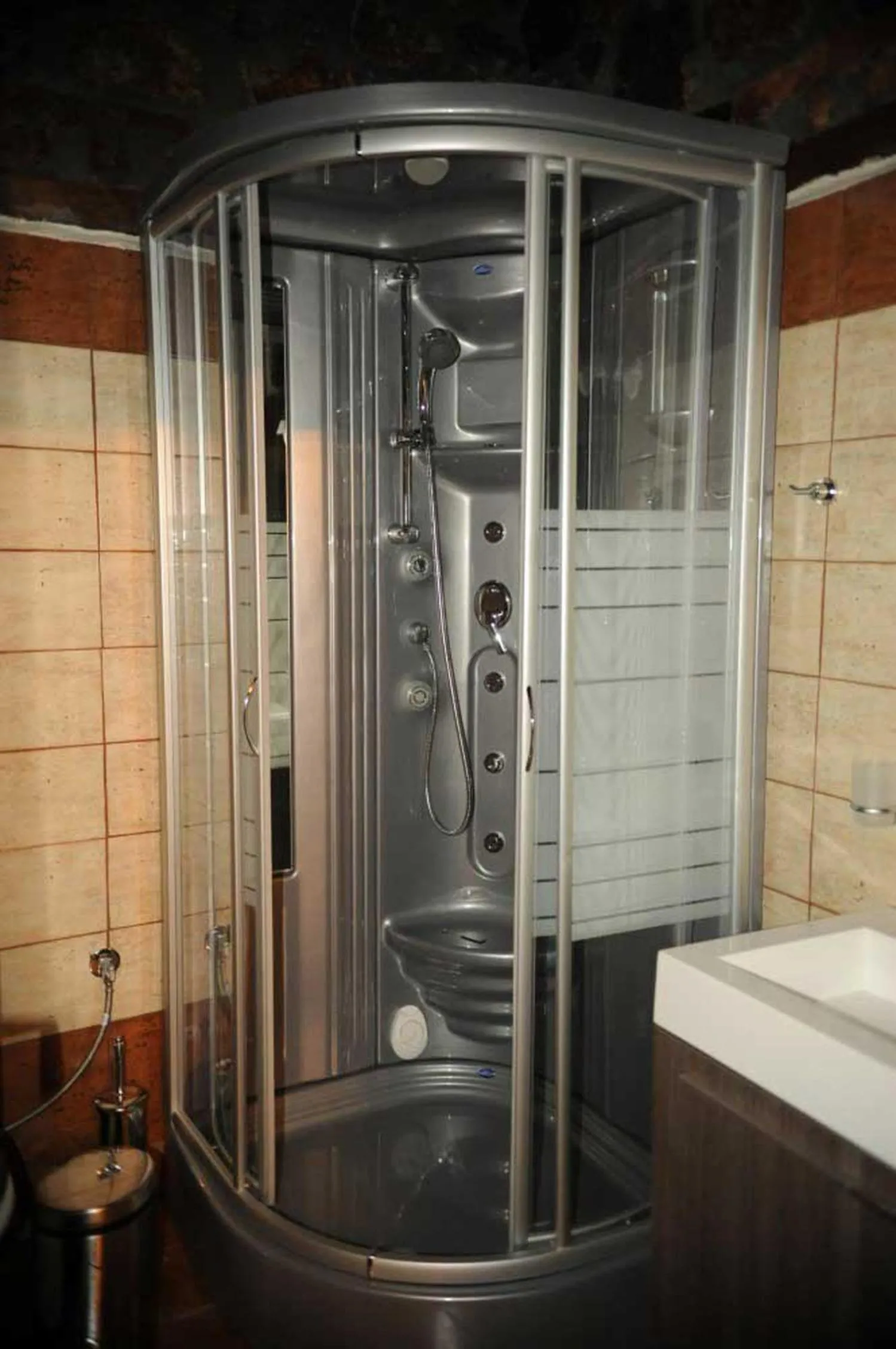 Bathroom in Petrogonima