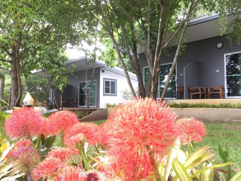 Garden view in KuadKhonThoe Pai Cottage
