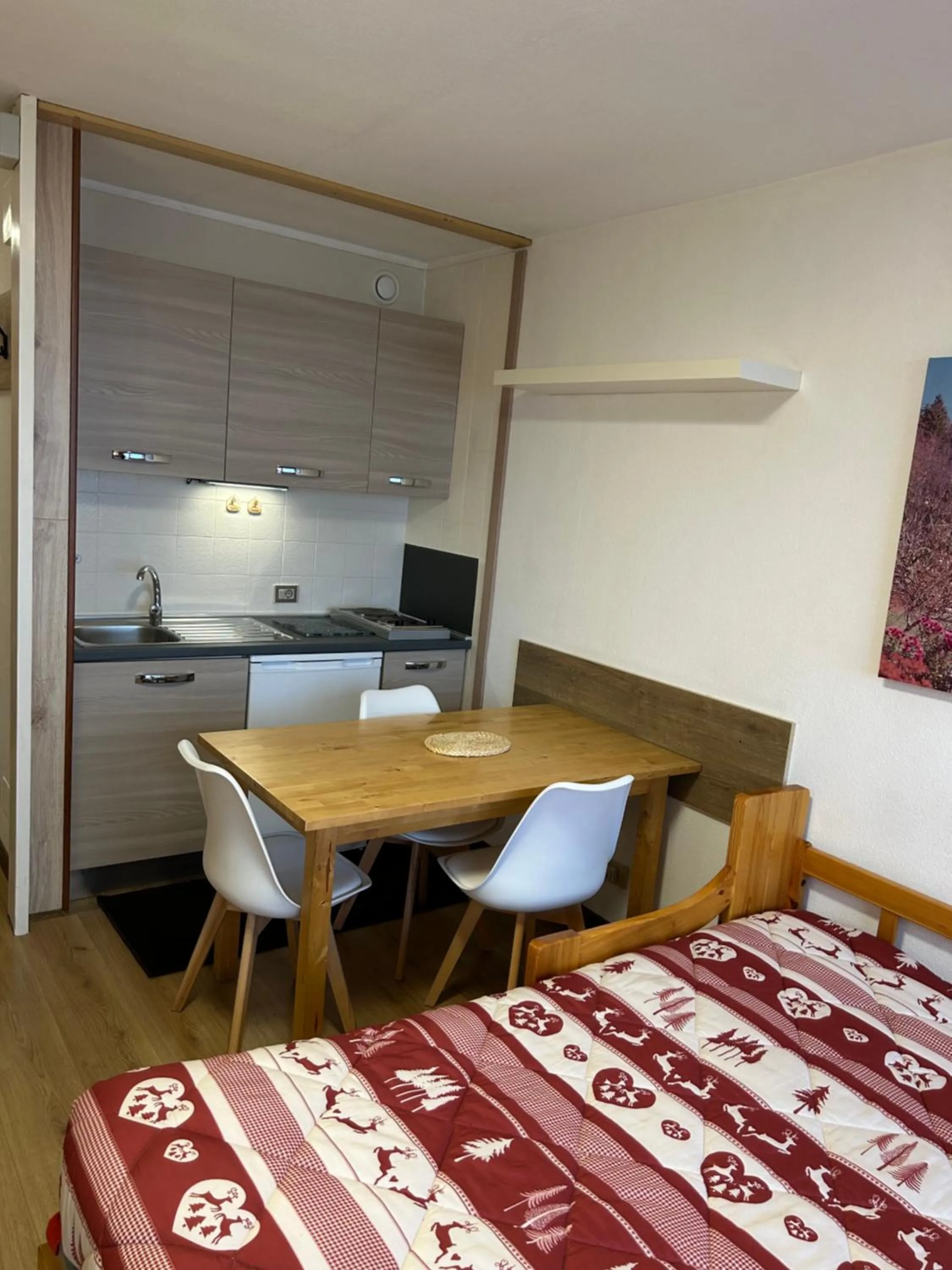 Kitchen or kitchenette, Bed in Residence Petit Tibet