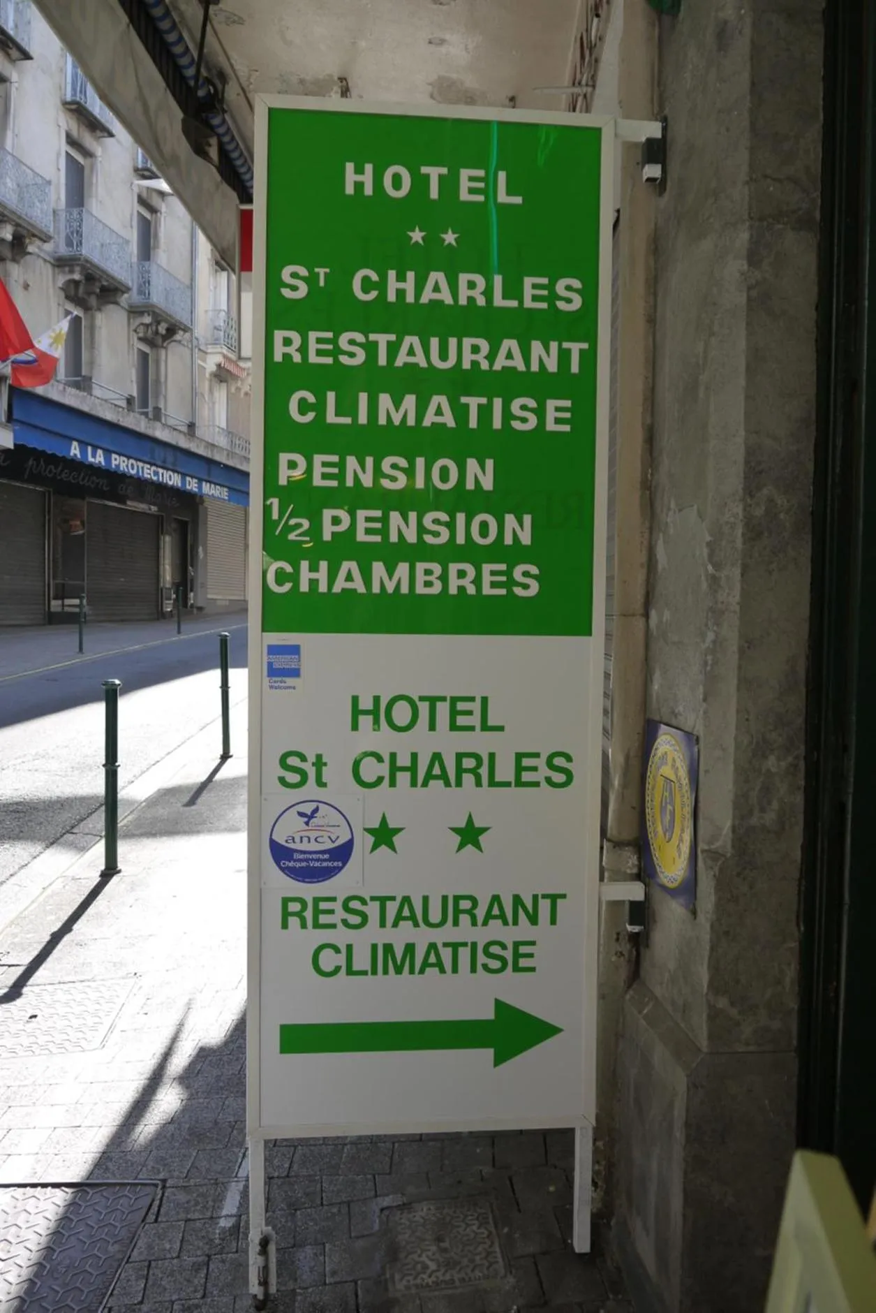 Property building in Hôtel Saint-Charles