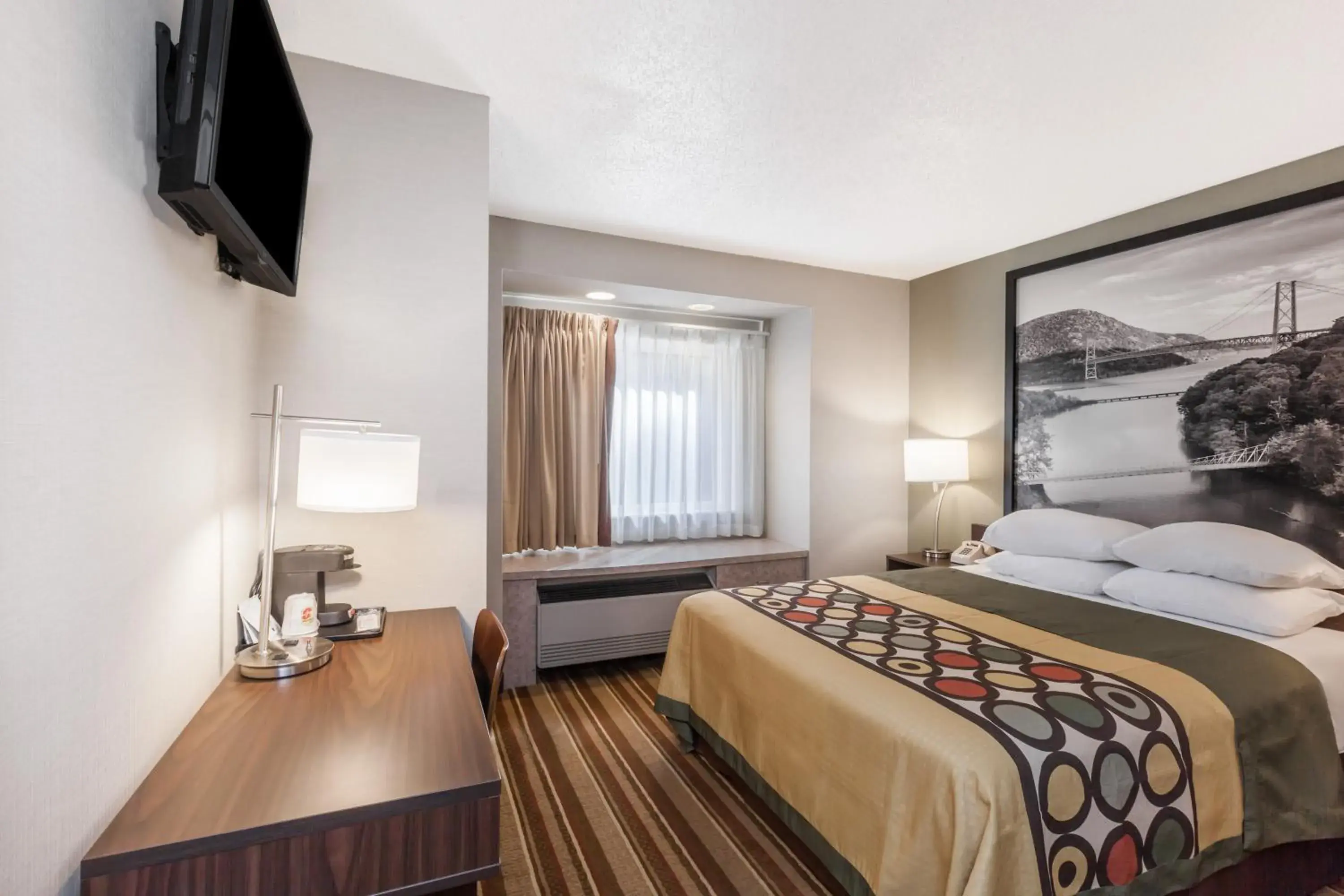 Bed in Super 8 by Wyndham Schenectady/Albany Area Bed in Super 8 by Wyndham Schenectady/Albany Area