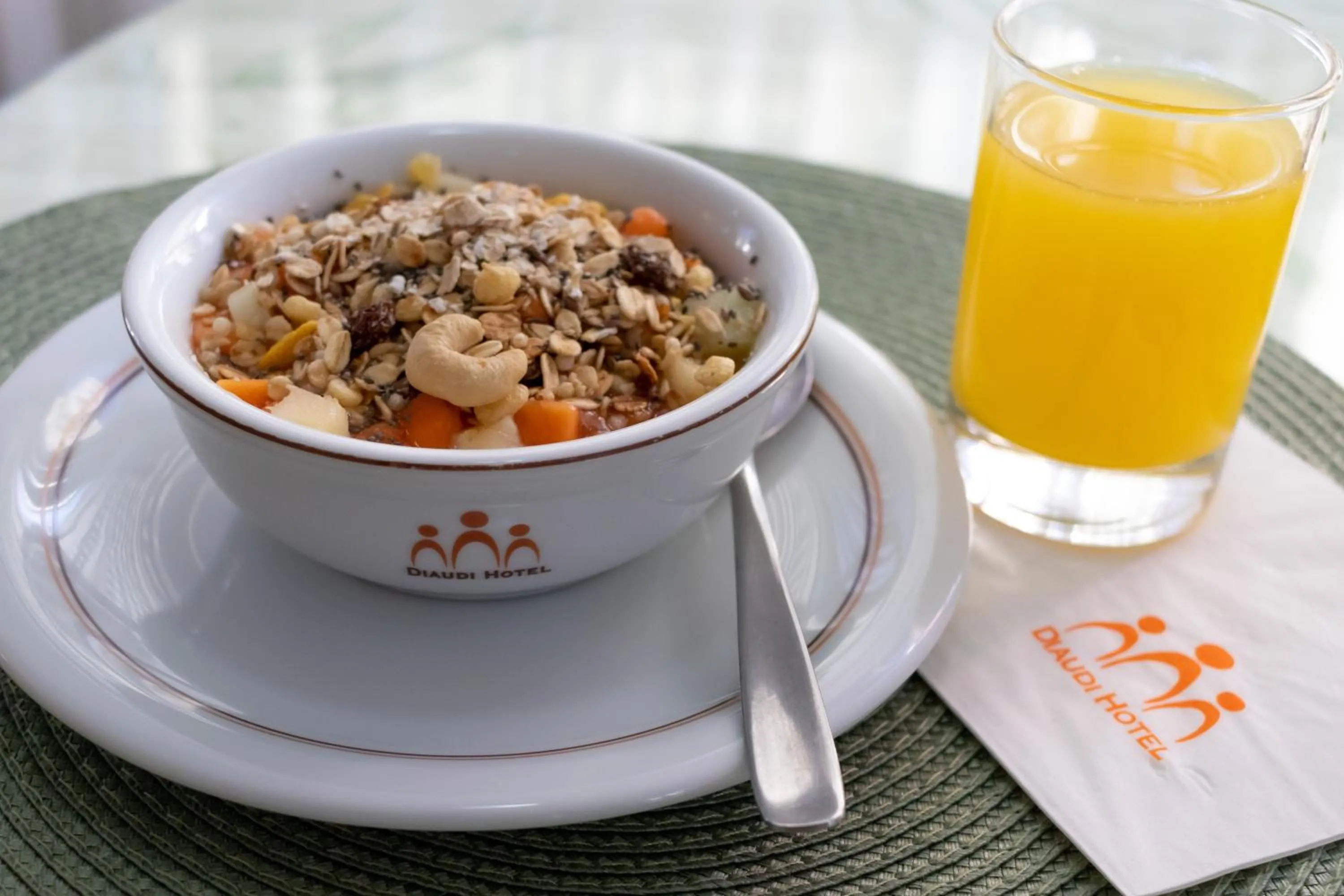 Food and drinks in Diaudi Hotel