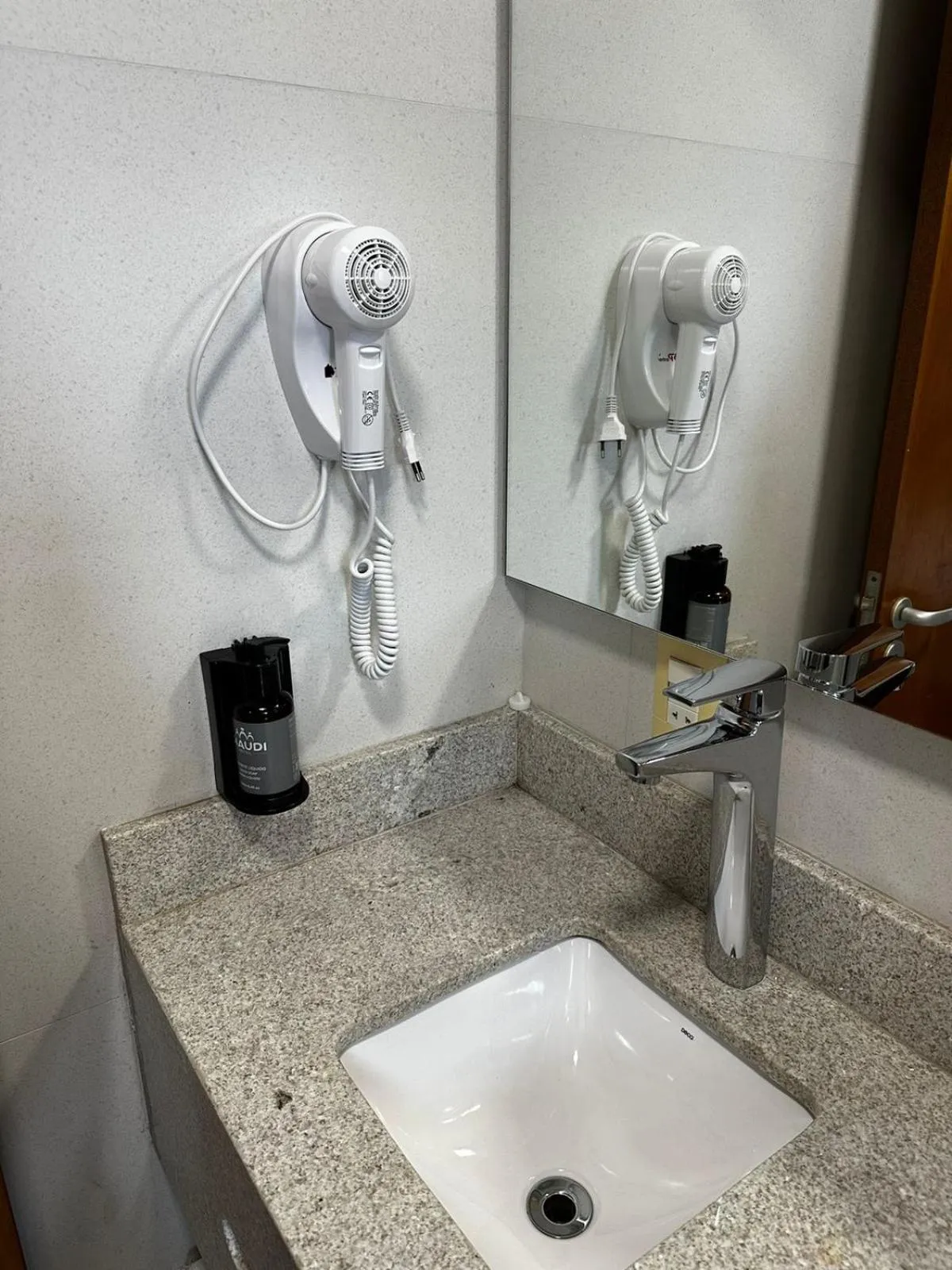 Bathroom in Diaudi Hotel