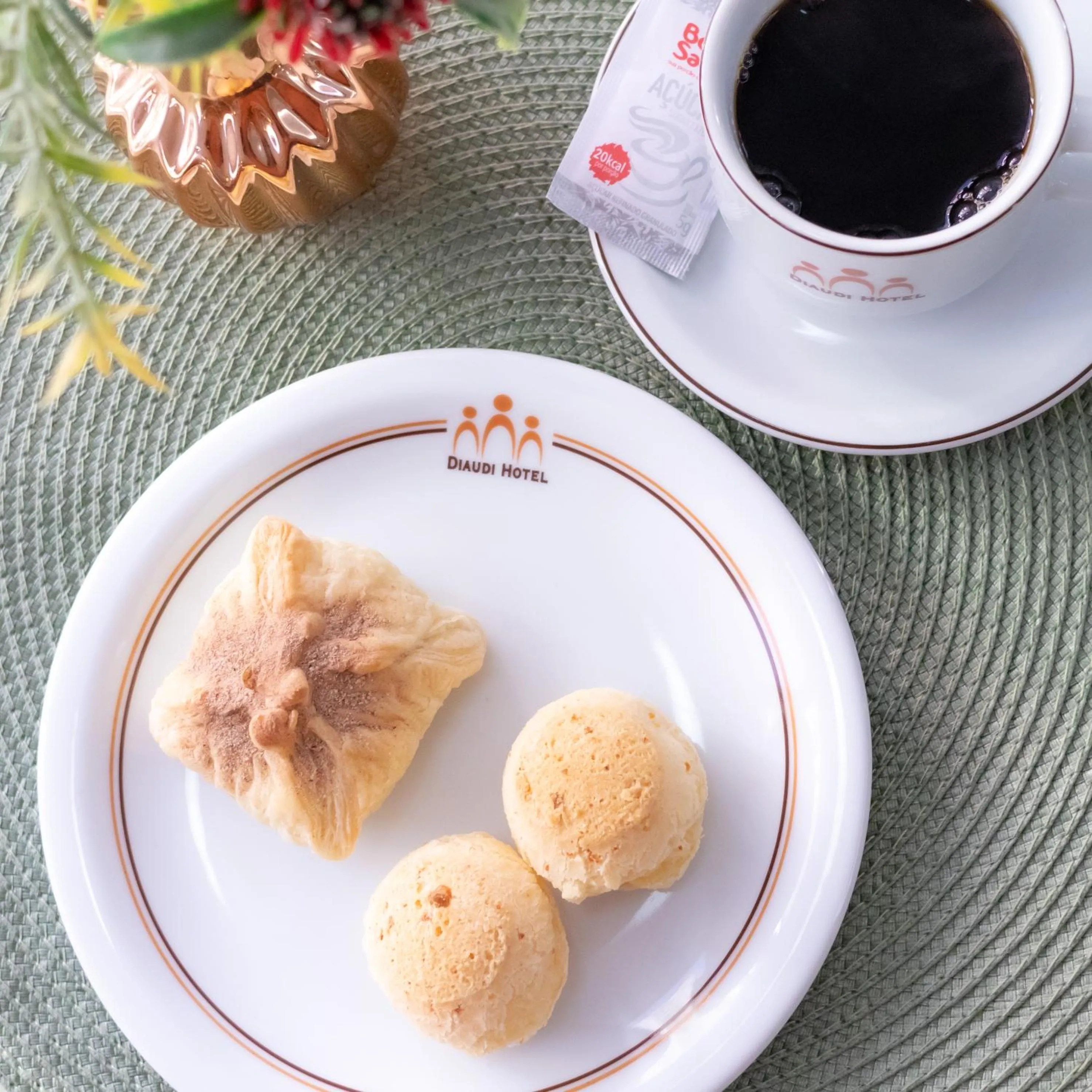 Food and drinks in Diaudi Hotel