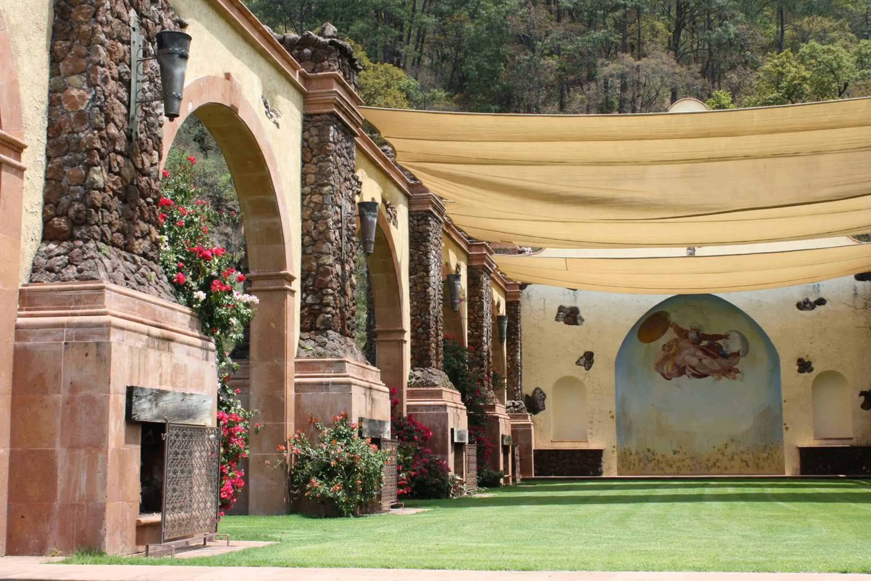 Property building in Sierra Lago Property building in Sierra Lago