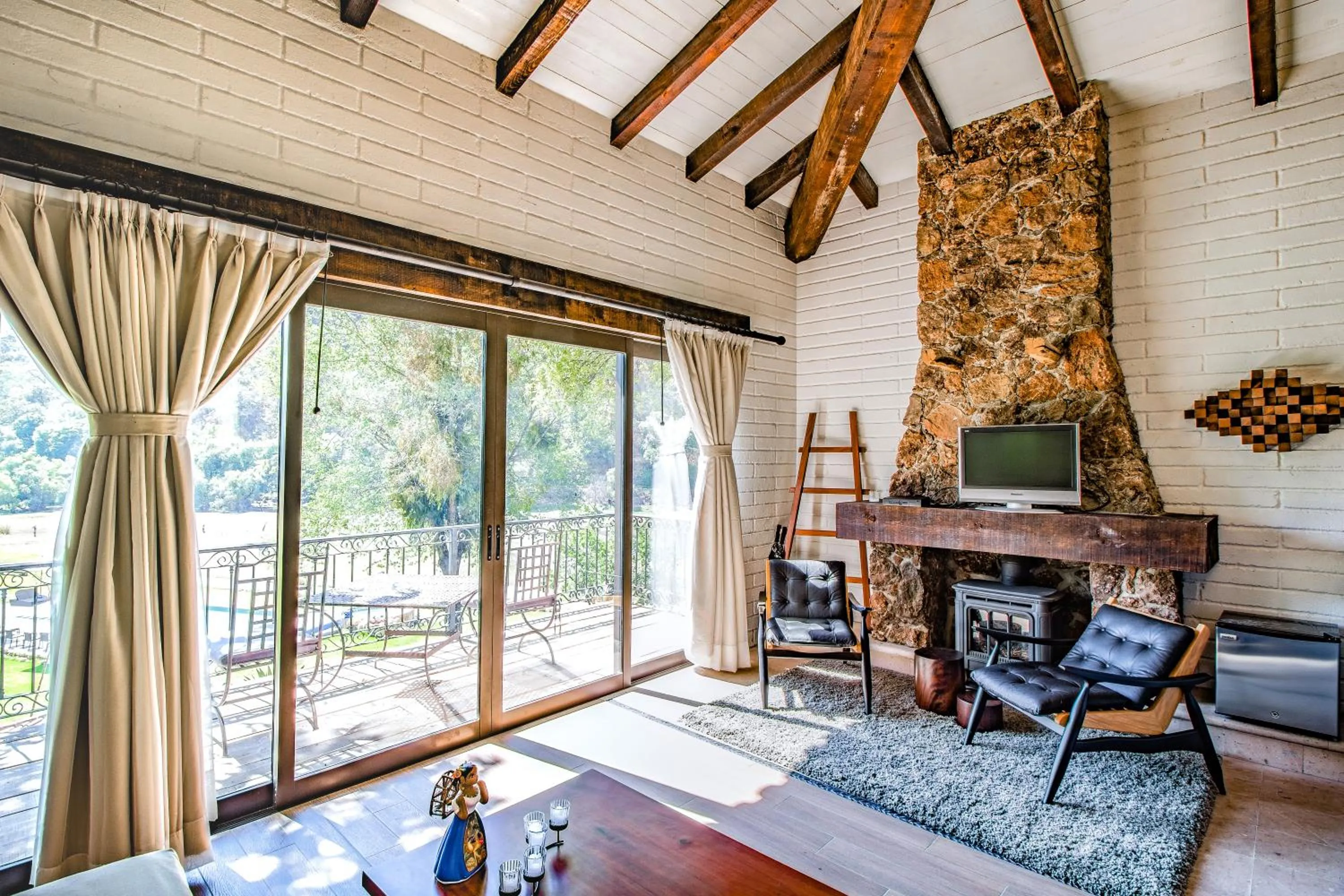 TV and multimedia in Sierra Lago