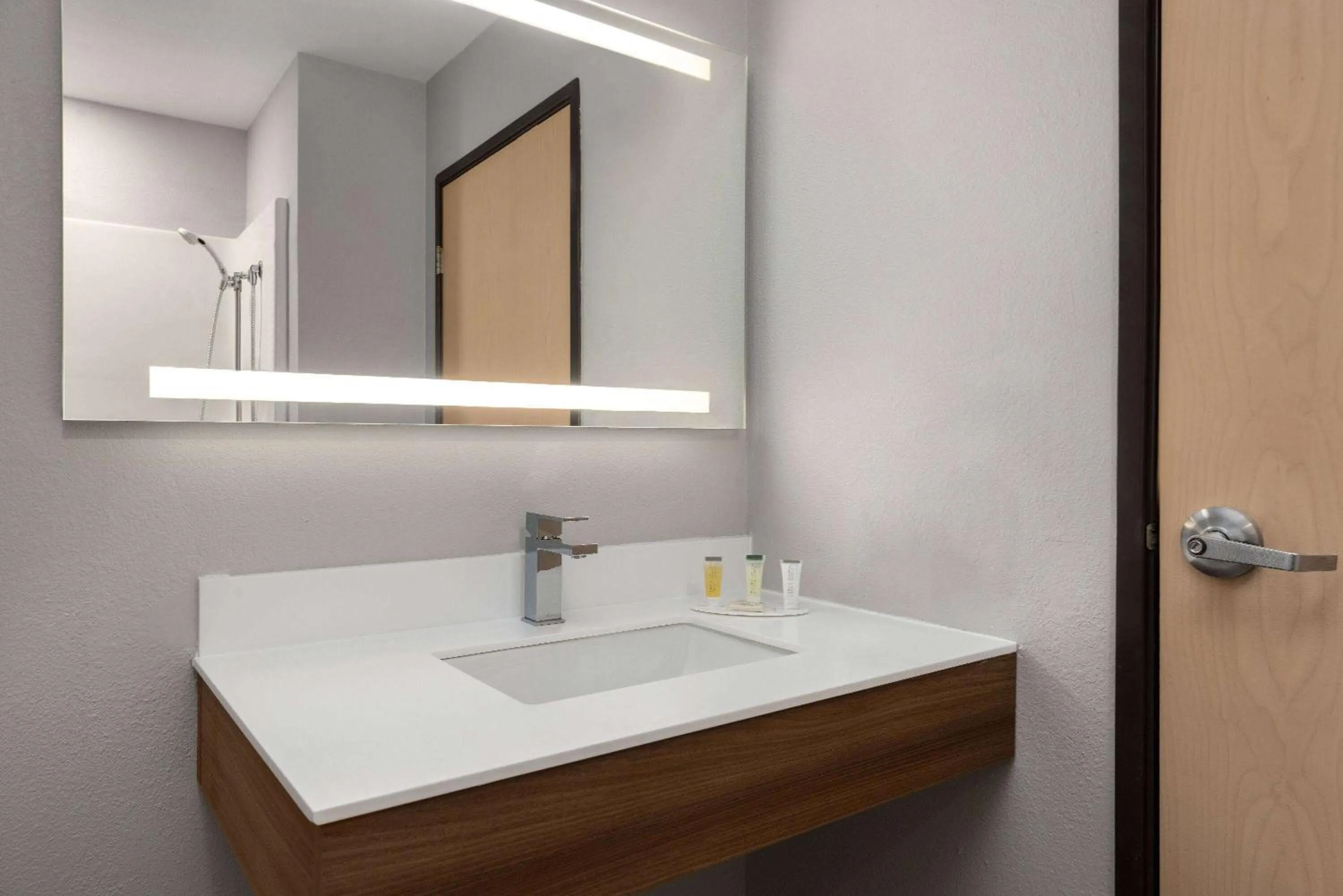 Bathroom in Microtel Inn and Suites Independence