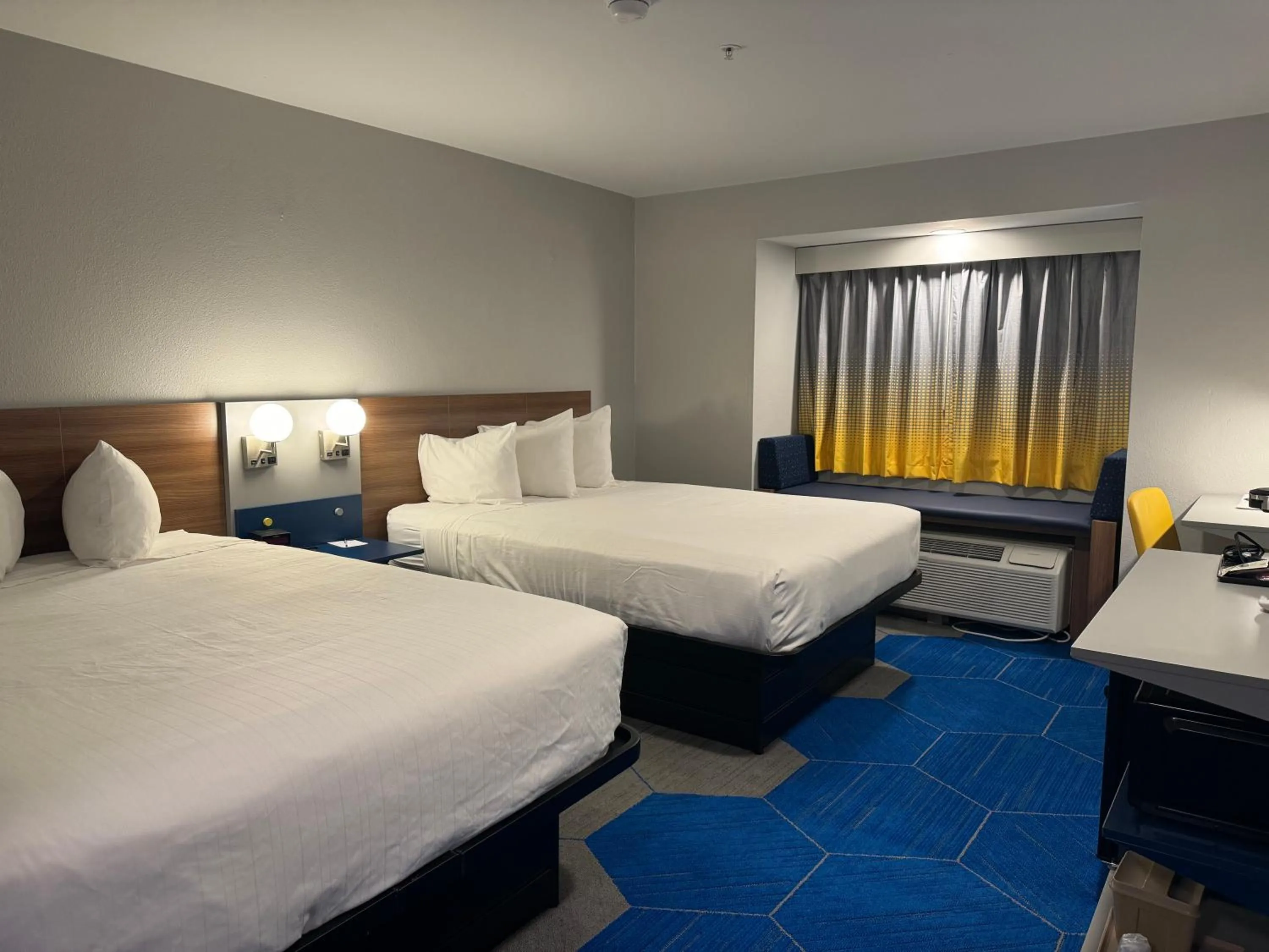 Bed in Microtel Inn and Suites Independence