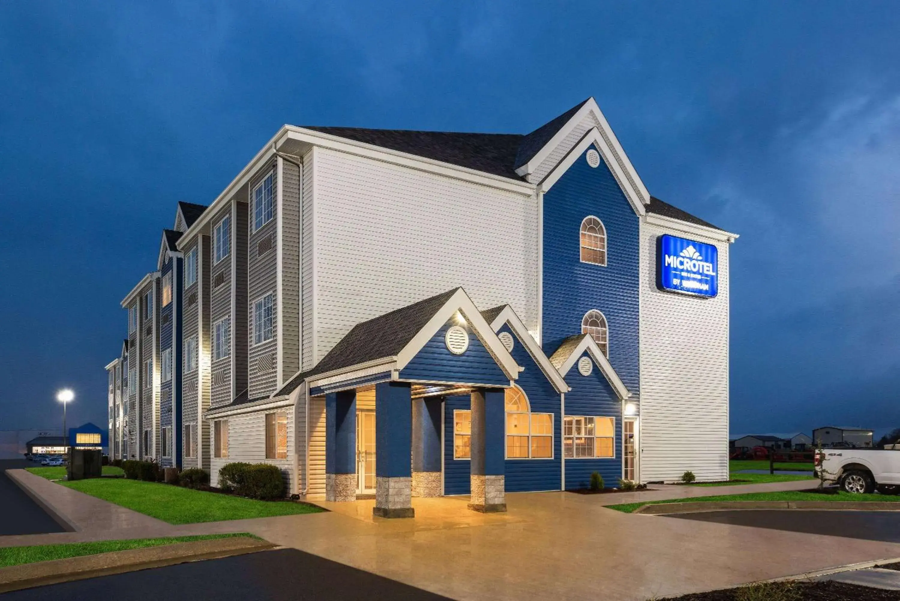 Property building in Microtel Inn and Suites Independence Property building in Microtel Inn and Suites Independence