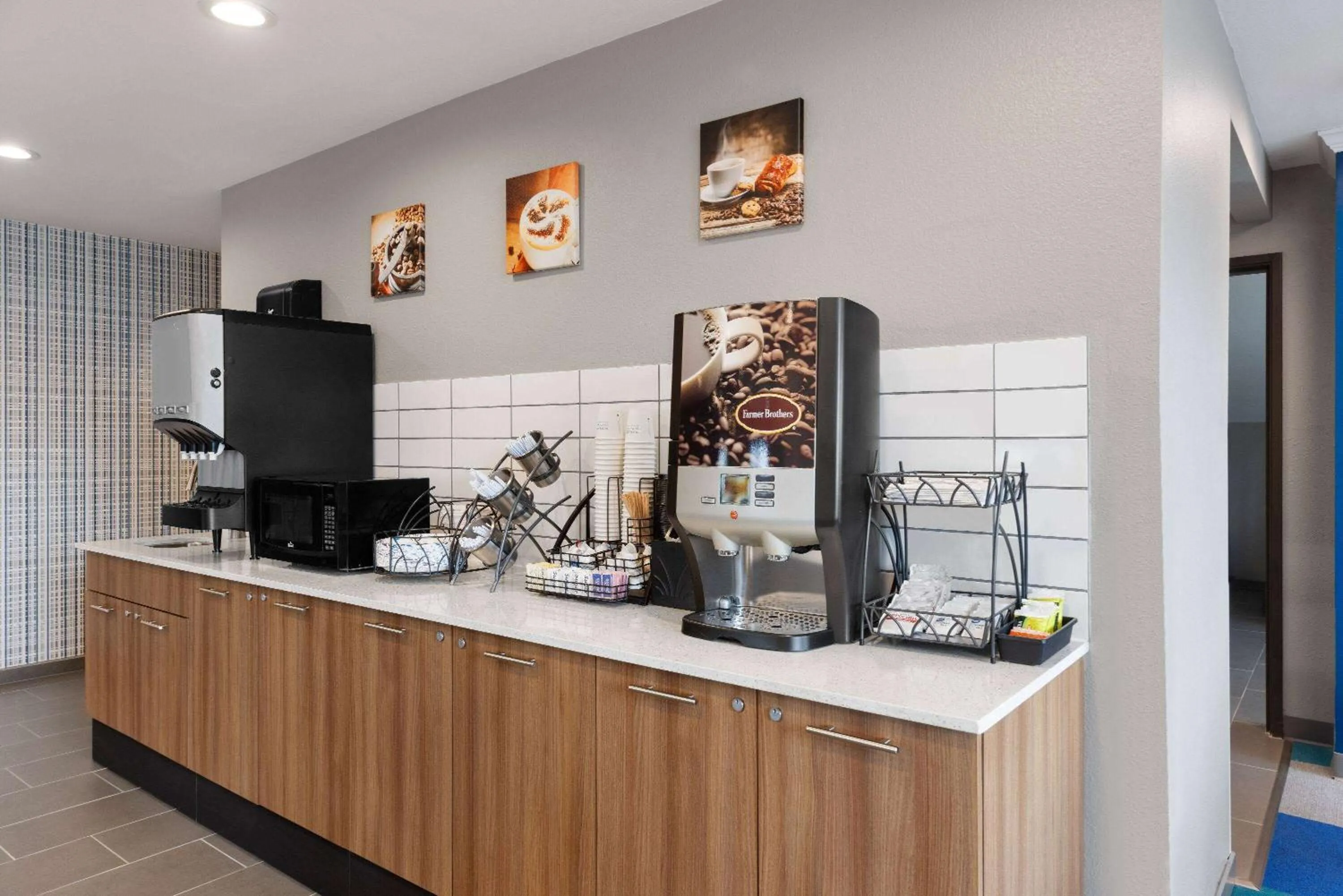 Breakfast in Microtel Inn and Suites Independence