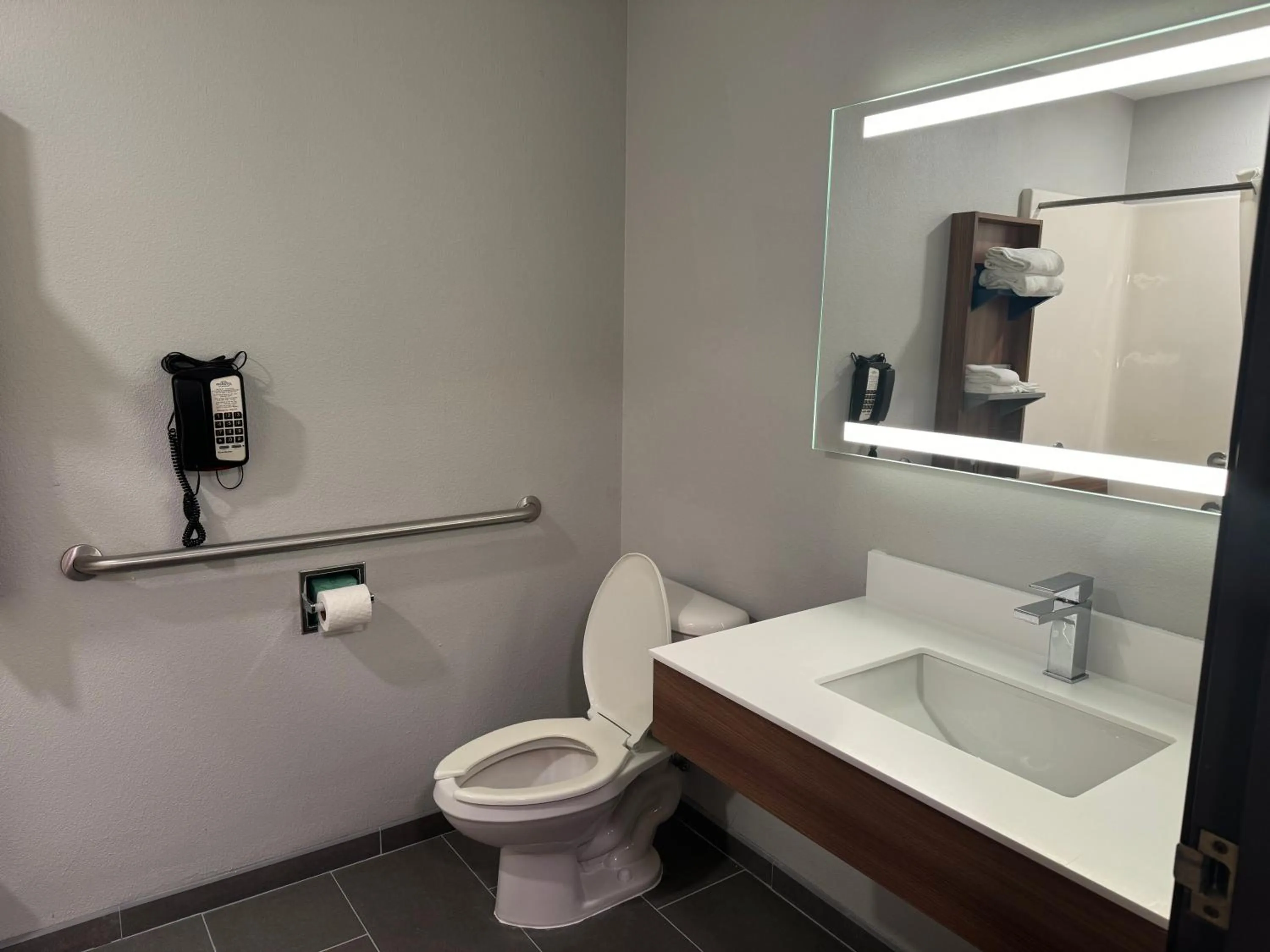 Bathroom in Microtel Inn and Suites Independence