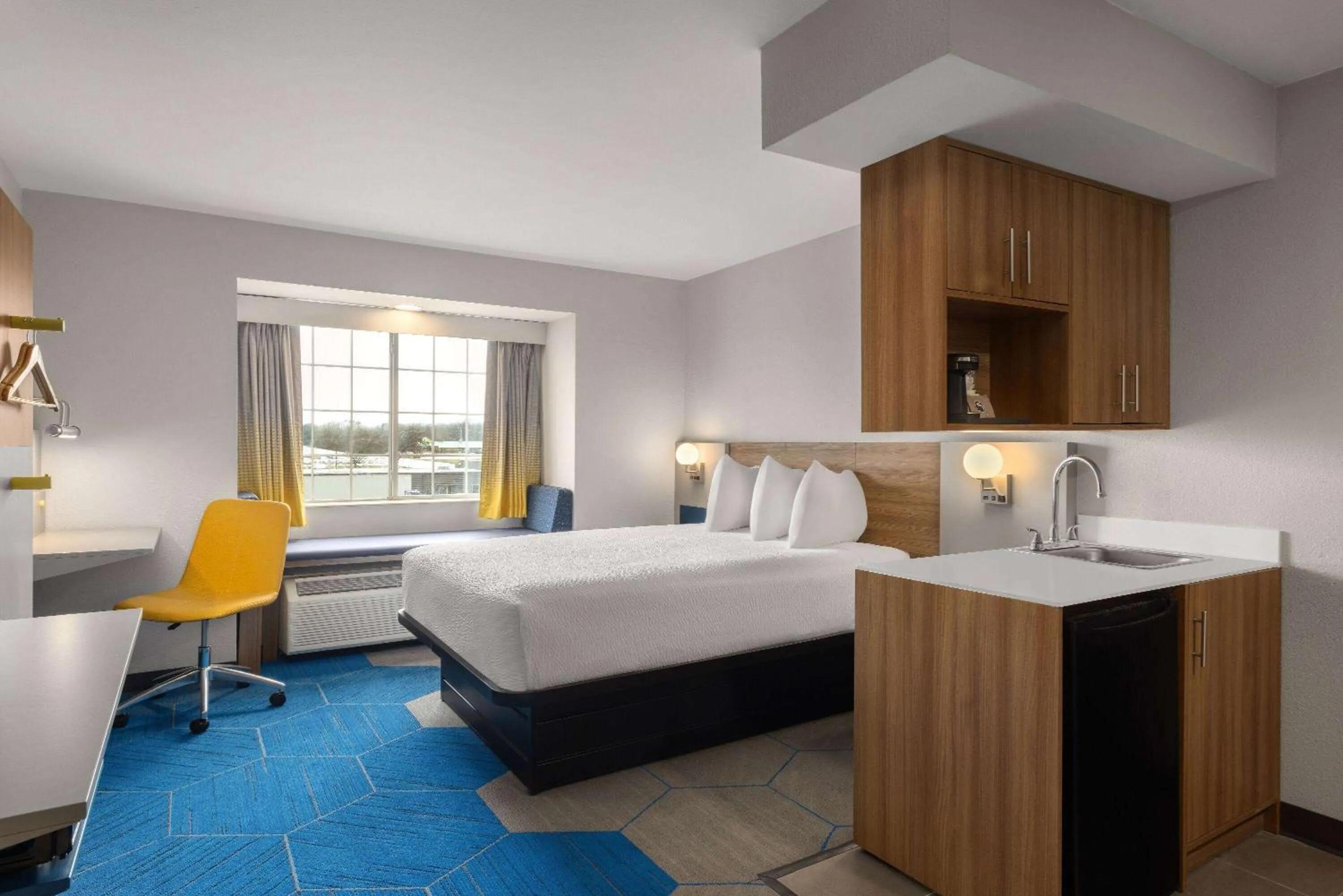 Photo of the whole room, Bed in Microtel Inn and Suites Independence