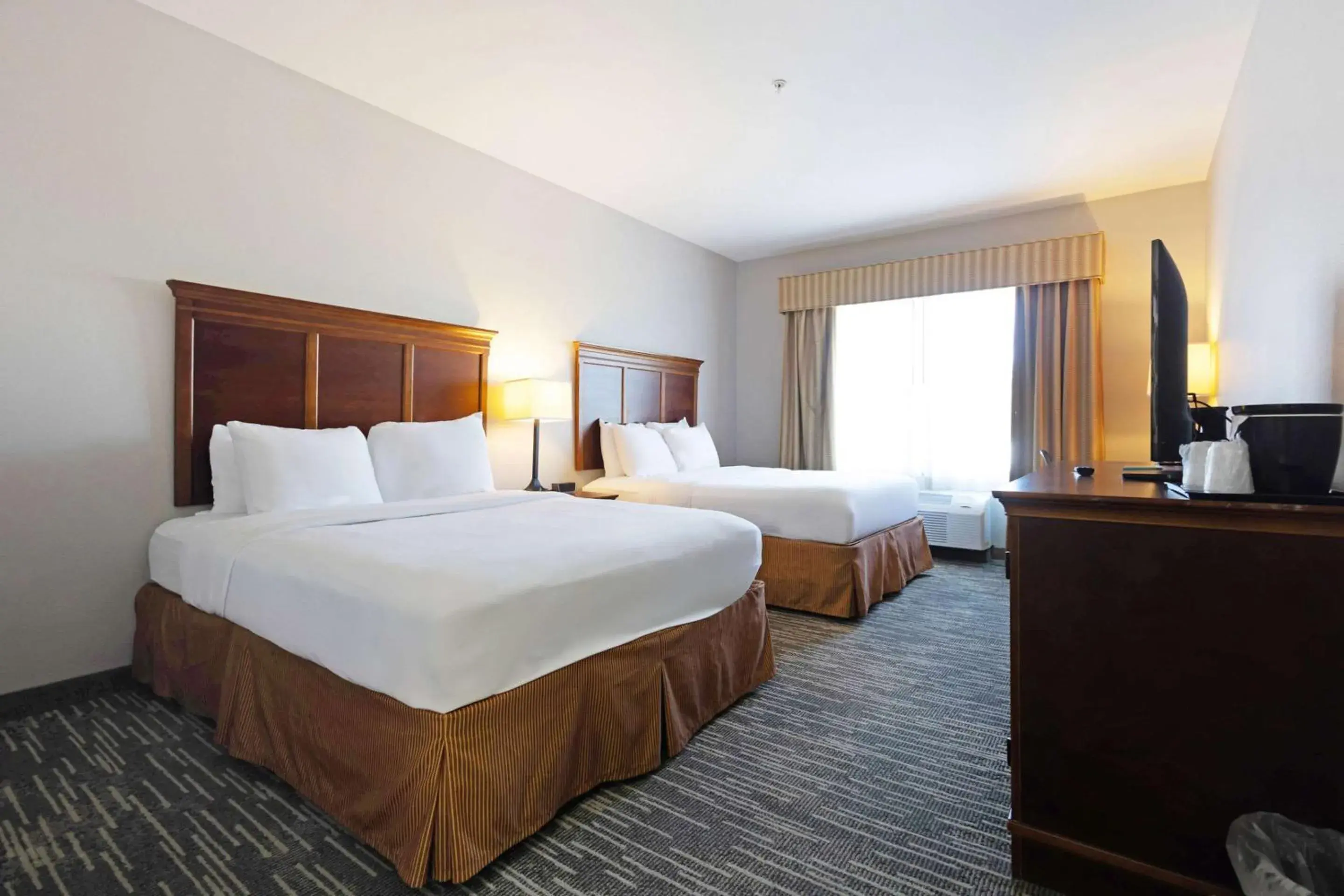 Bedroom, Bed in Country Inn & Suites by Radisson, Texarkana, TX Bedroom, Bed in Country Inn & Suites by Radisson, Texarkana, TX