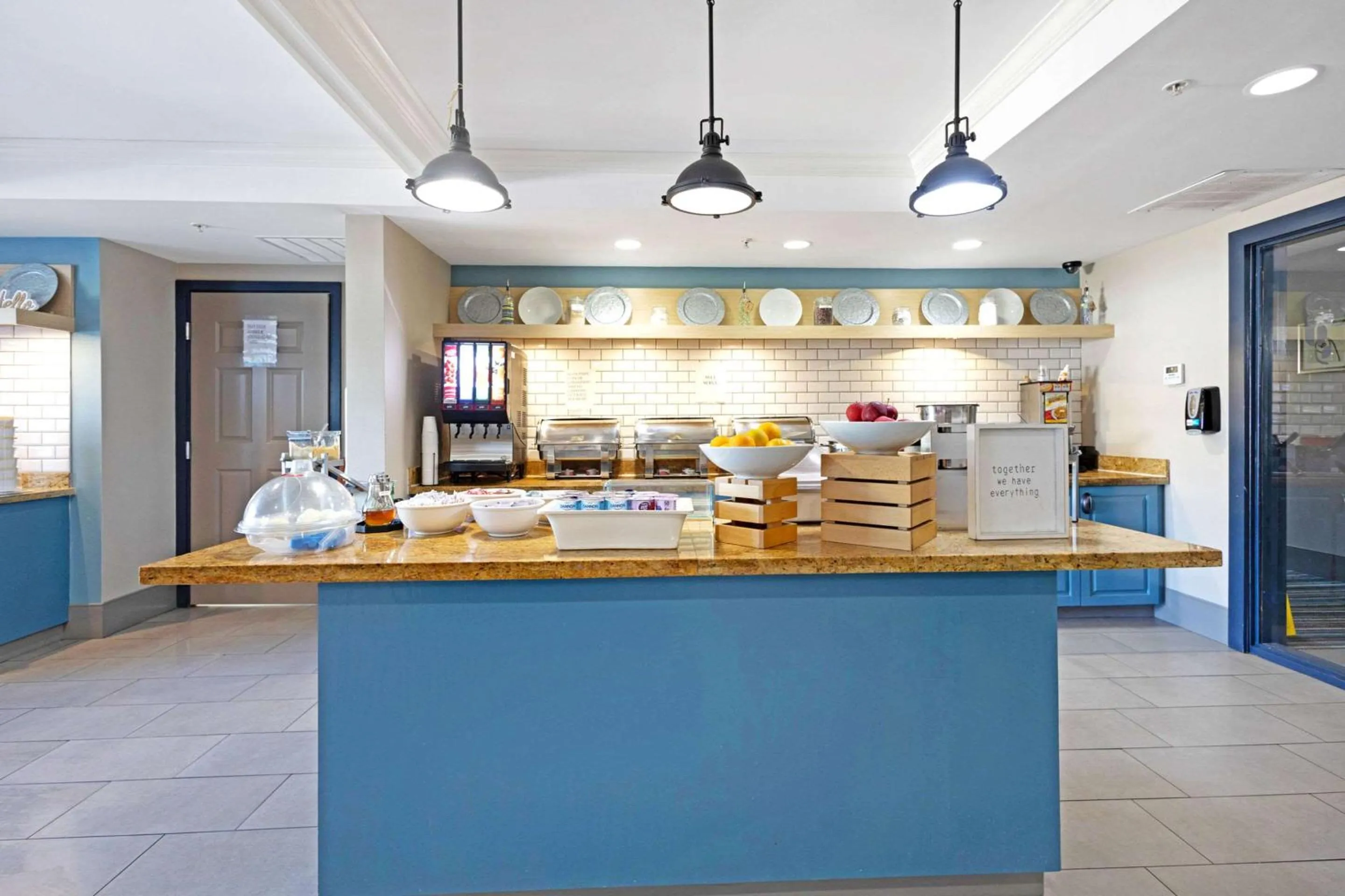 Breakfast in Country Inn & Suites by Radisson, Texarkana, TX