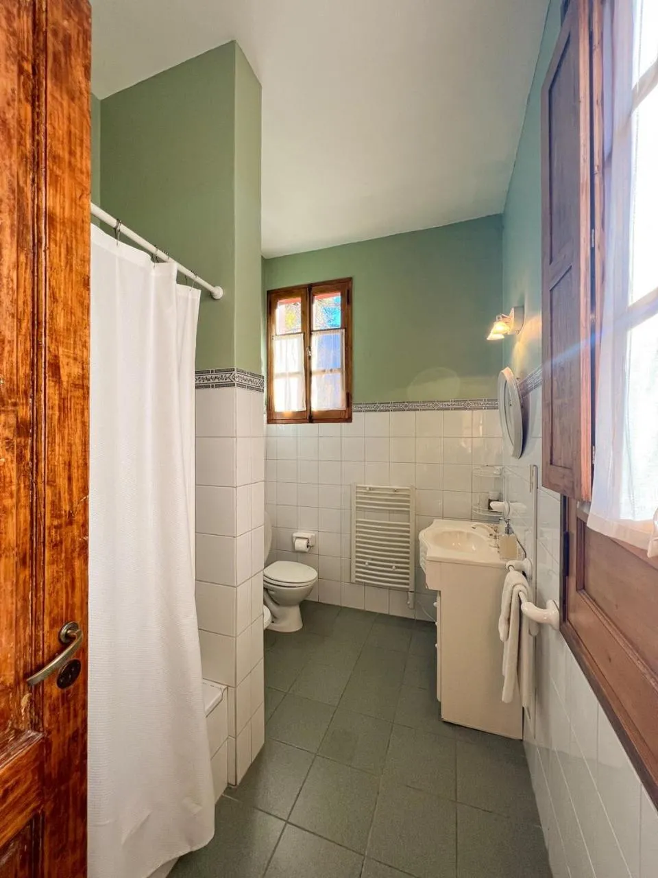 Bathroom in Robles de Besares