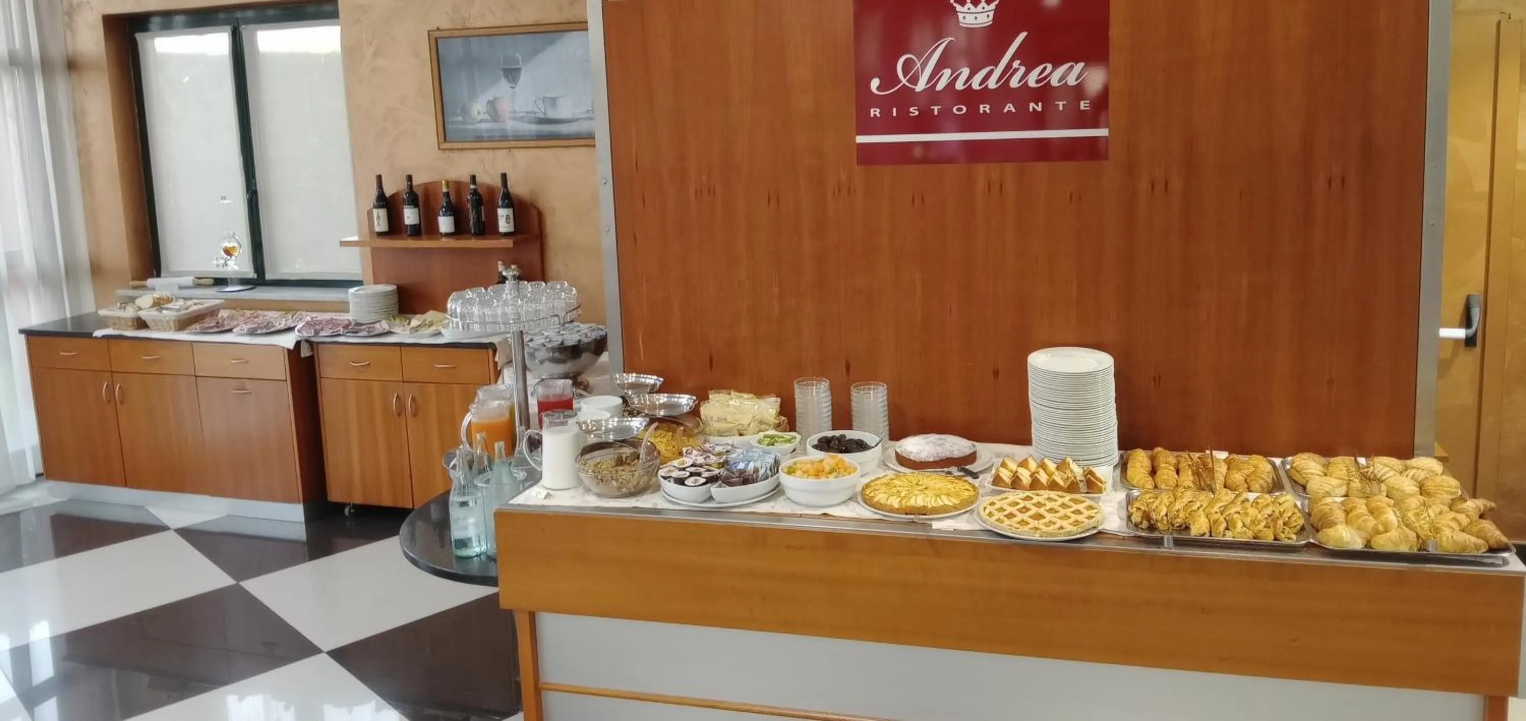 Buffet breakfast in Hotel Brindor