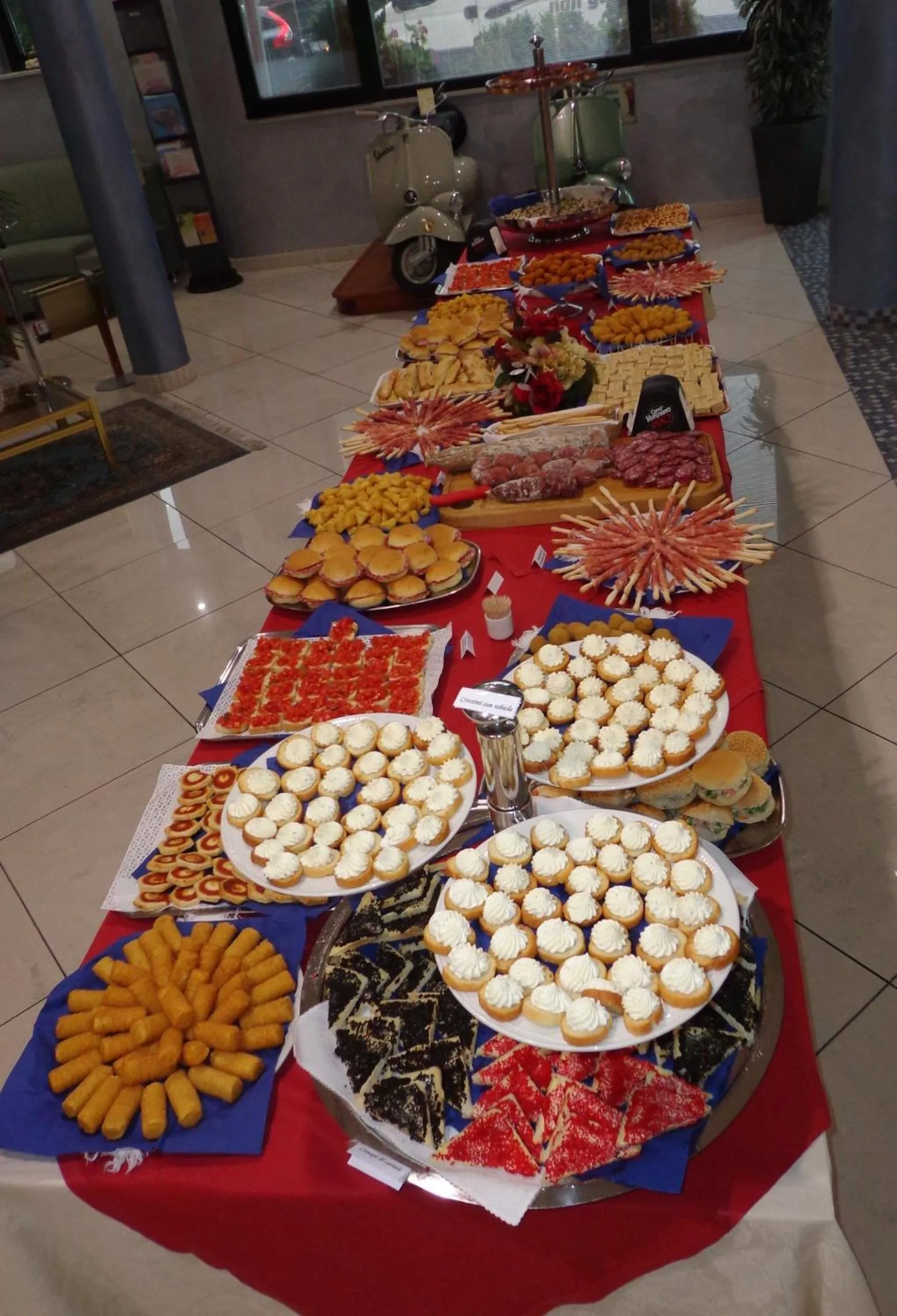 Food and drinks in Hotel Brindor