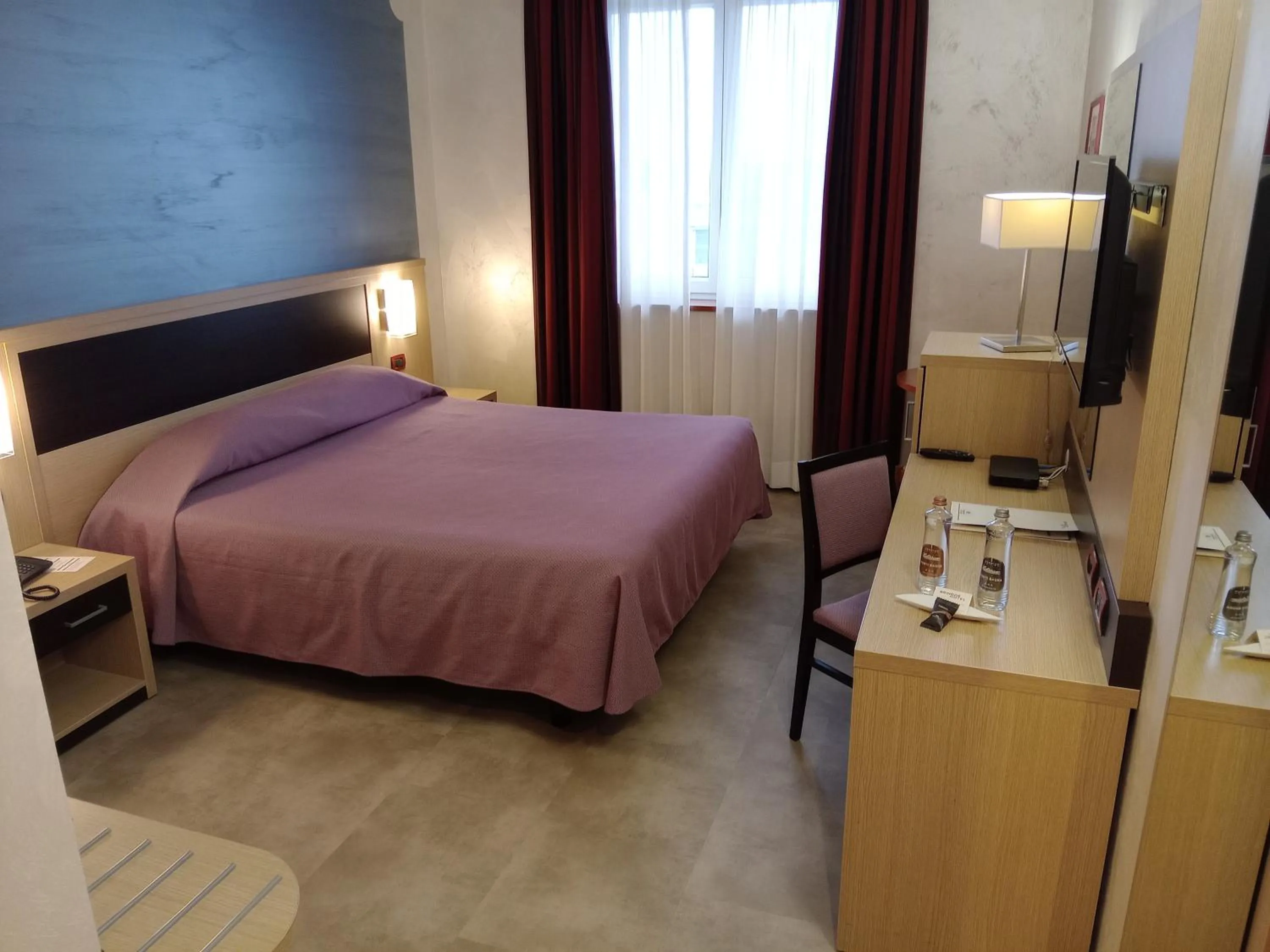 Bedroom, Bed in Hotel Brindor