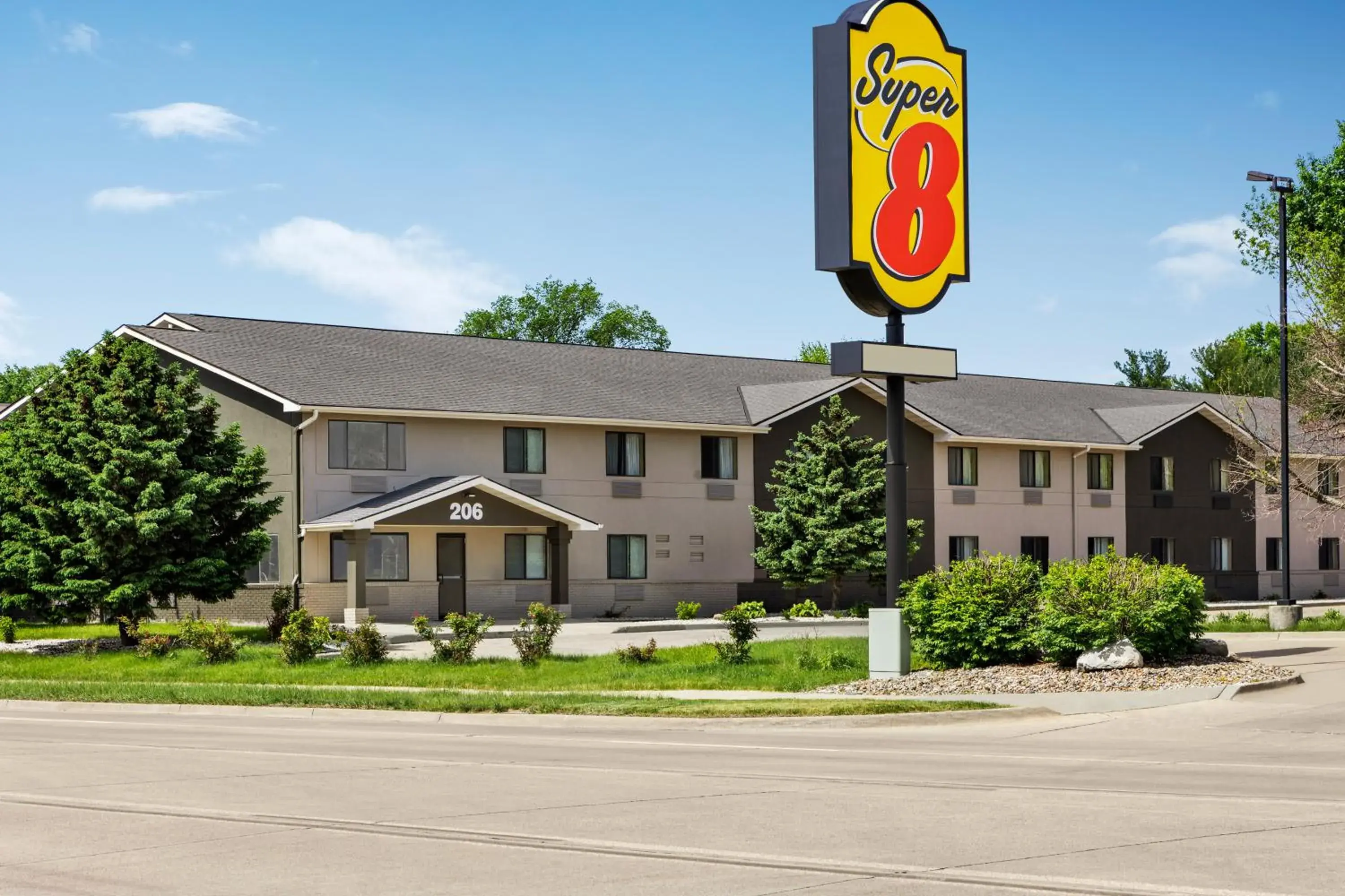 Property building in Super 8 by Wyndham Ankeny/Des Moines Area Property building in Super 8 by Wyndham Ankeny/Des Moines Area