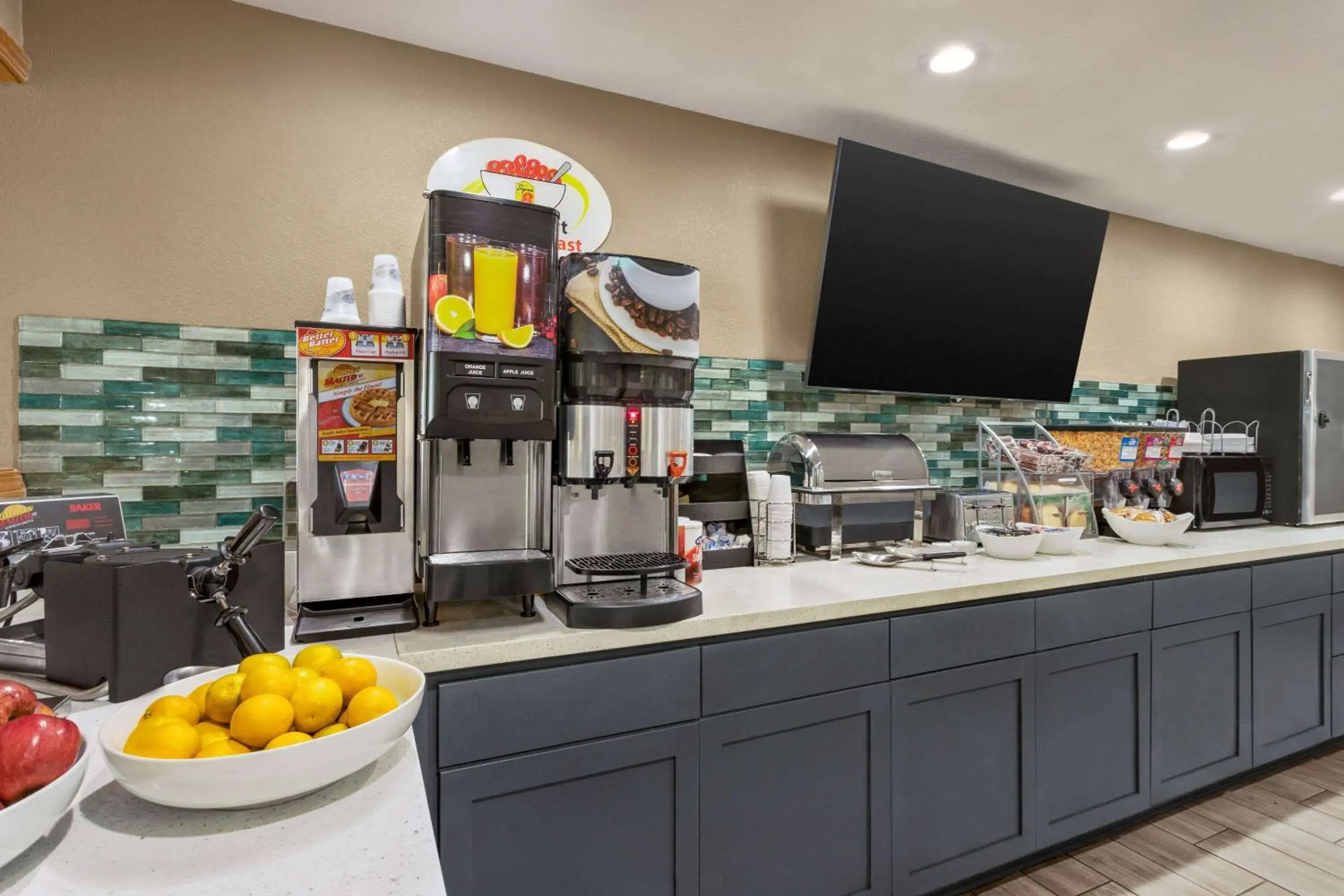 Breakfast in Super 8 by Wyndham Ankeny/Des Moines Area Breakfast in Super 8 by Wyndham Ankeny/Des Moines Area