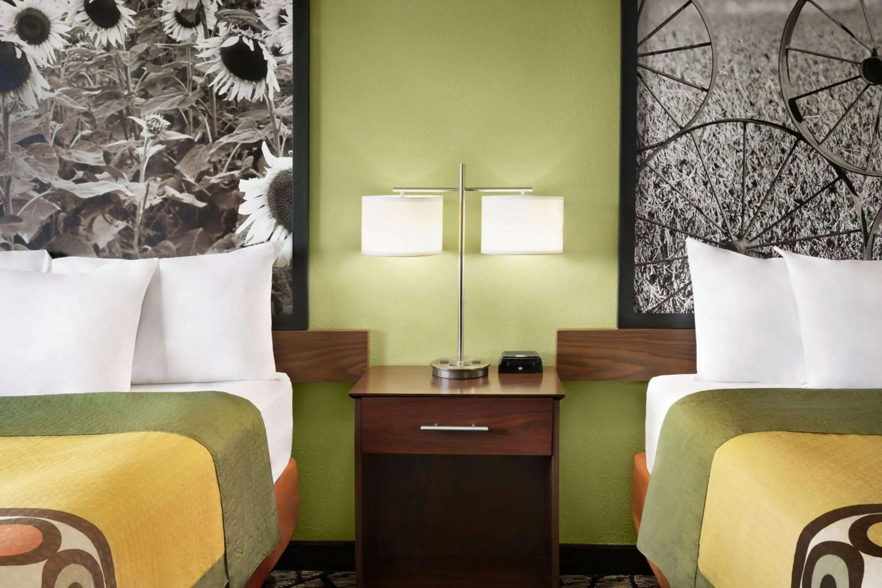 Photo of the whole room, Bed in Super 8 by Wyndham Ankeny/Des Moines Area Photo of the whole room, Bed in Super 8 by Wyndham Ankeny/Des Moines Area