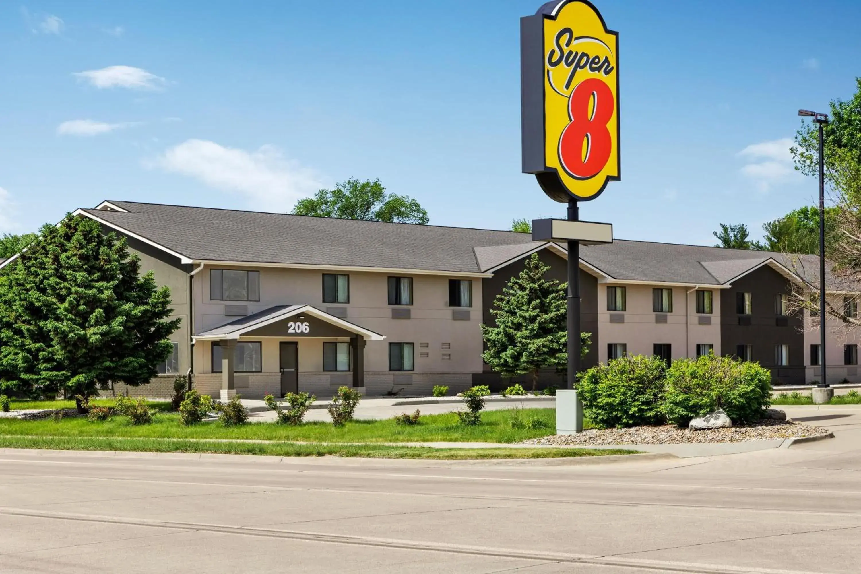 Property building in Super 8 by Wyndham Ankeny/Des Moines Area Property building in Super 8 by Wyndham Ankeny/Des Moines Area