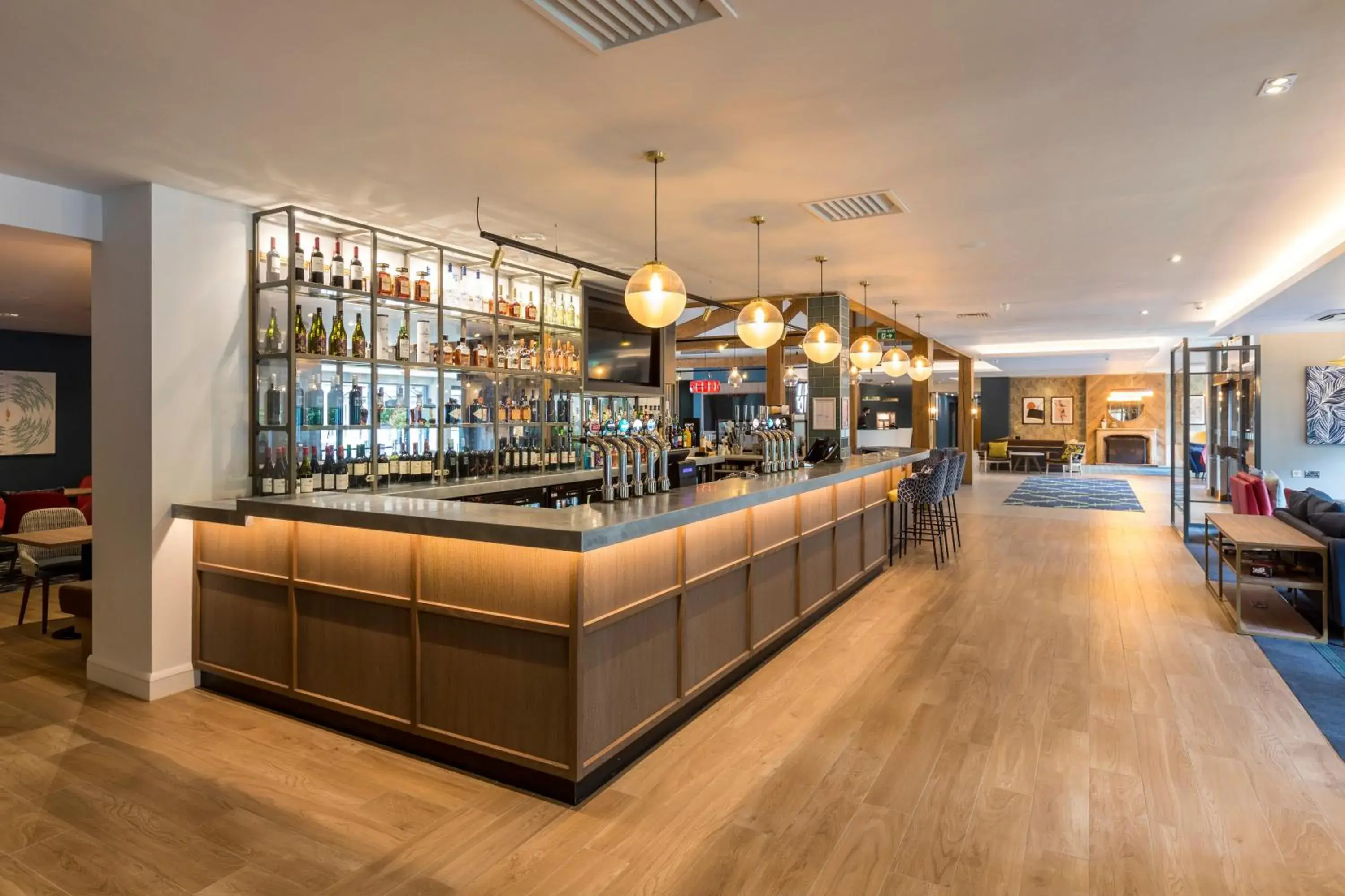 Lounge or bar in Holiday Inn Cambridge by IHG Lounge or bar in Holiday Inn Cambridge by IHG