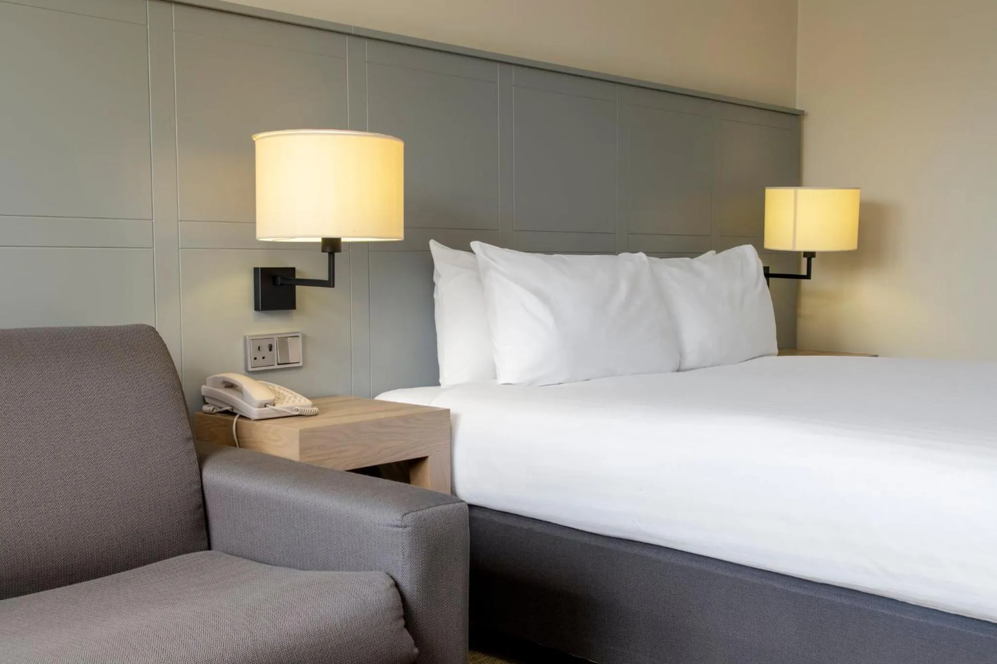 Photo of the whole room, Bed in Holiday Inn Cambridge by IHG