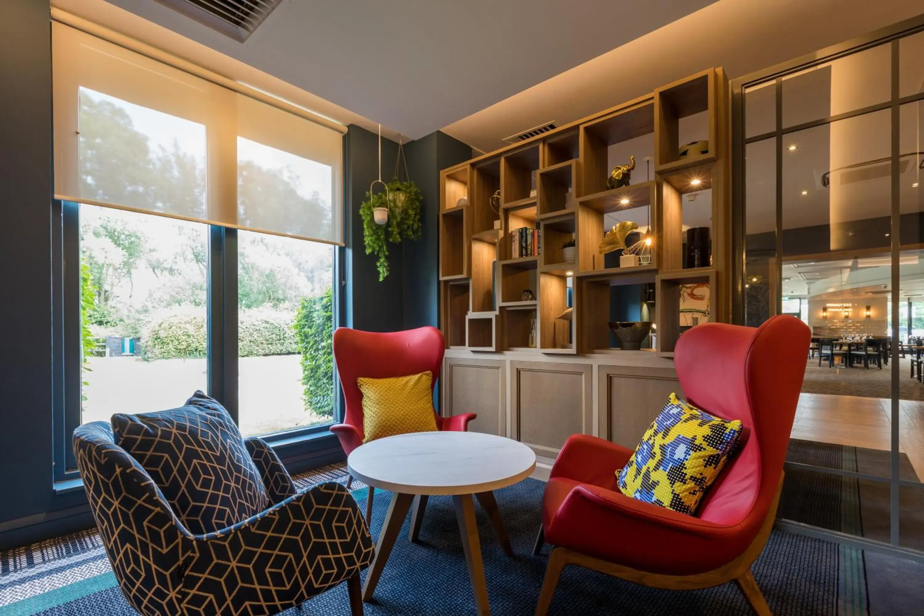 Lounge or bar in Holiday Inn Cambridge by IHG Lounge or bar in Holiday Inn Cambridge by IHG